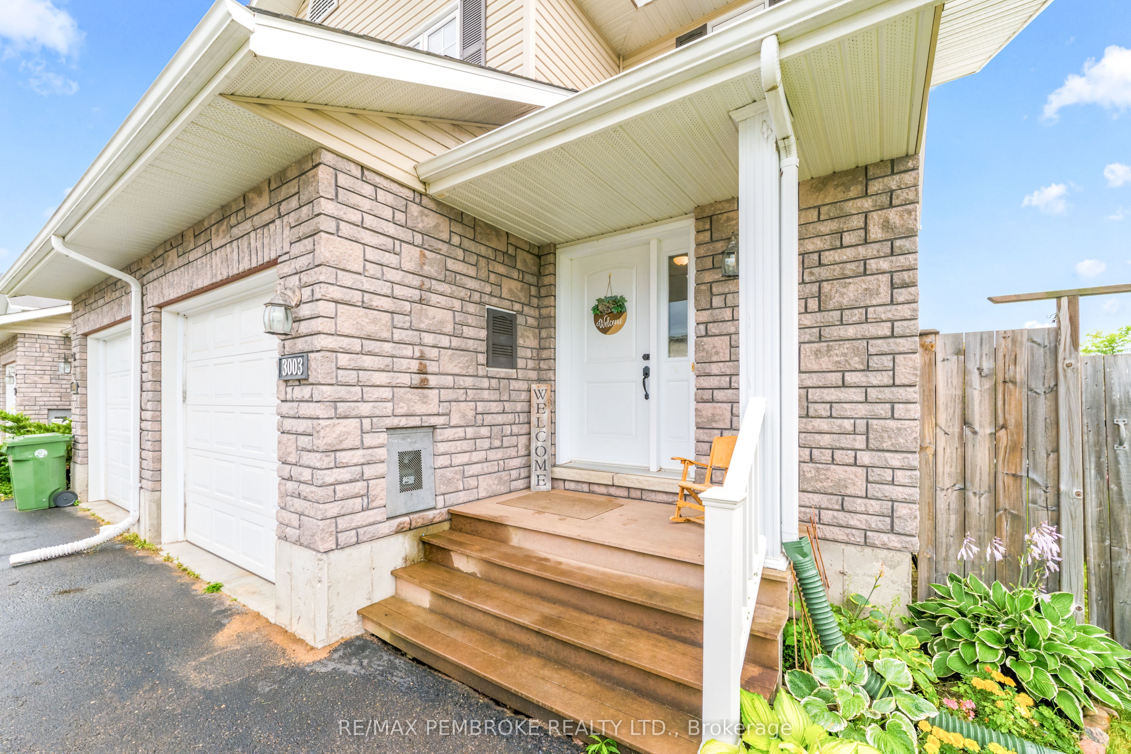 3003 Sandstone Crescent Property Photo 2