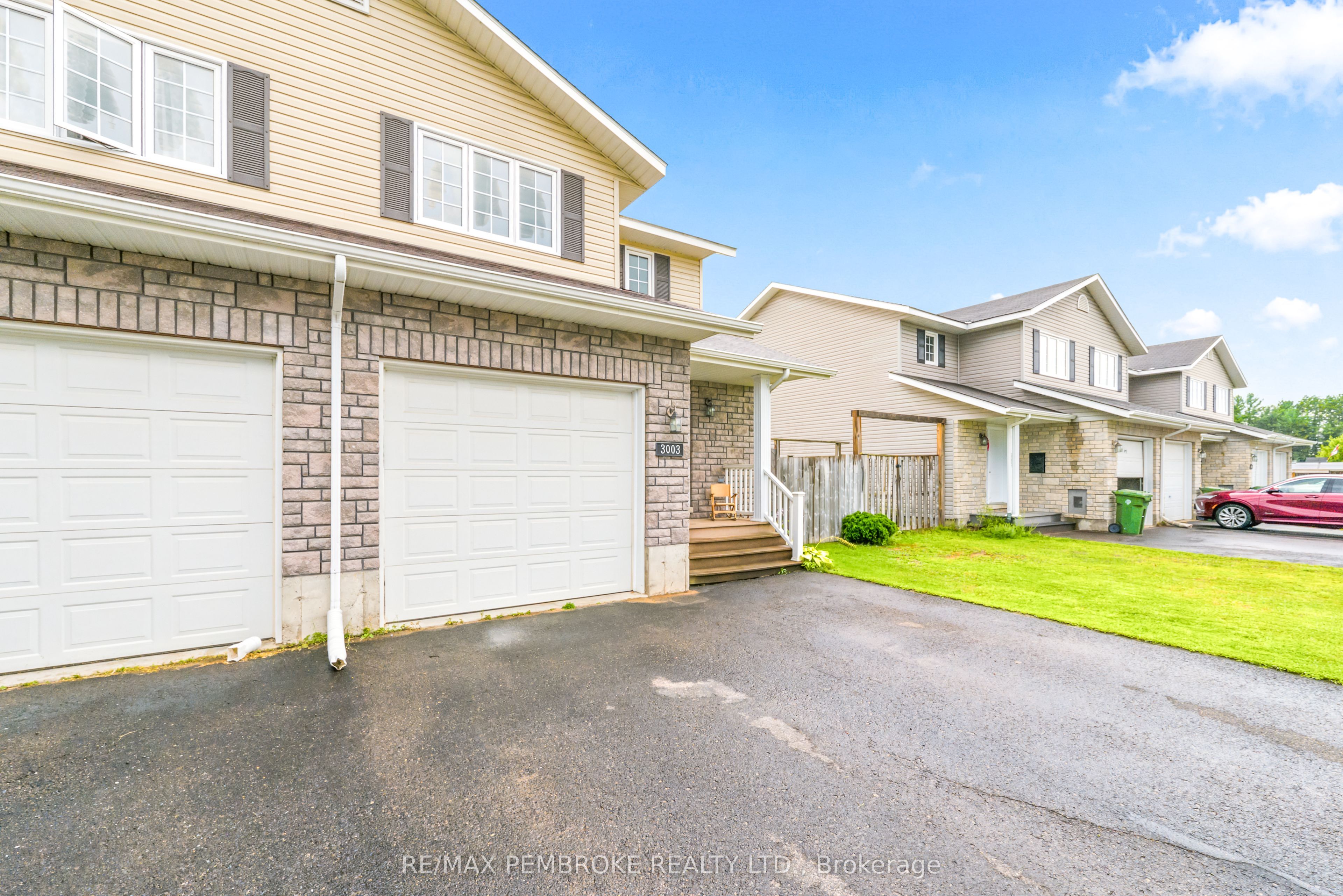 3003 Sandstone Crescent Property Photo 4