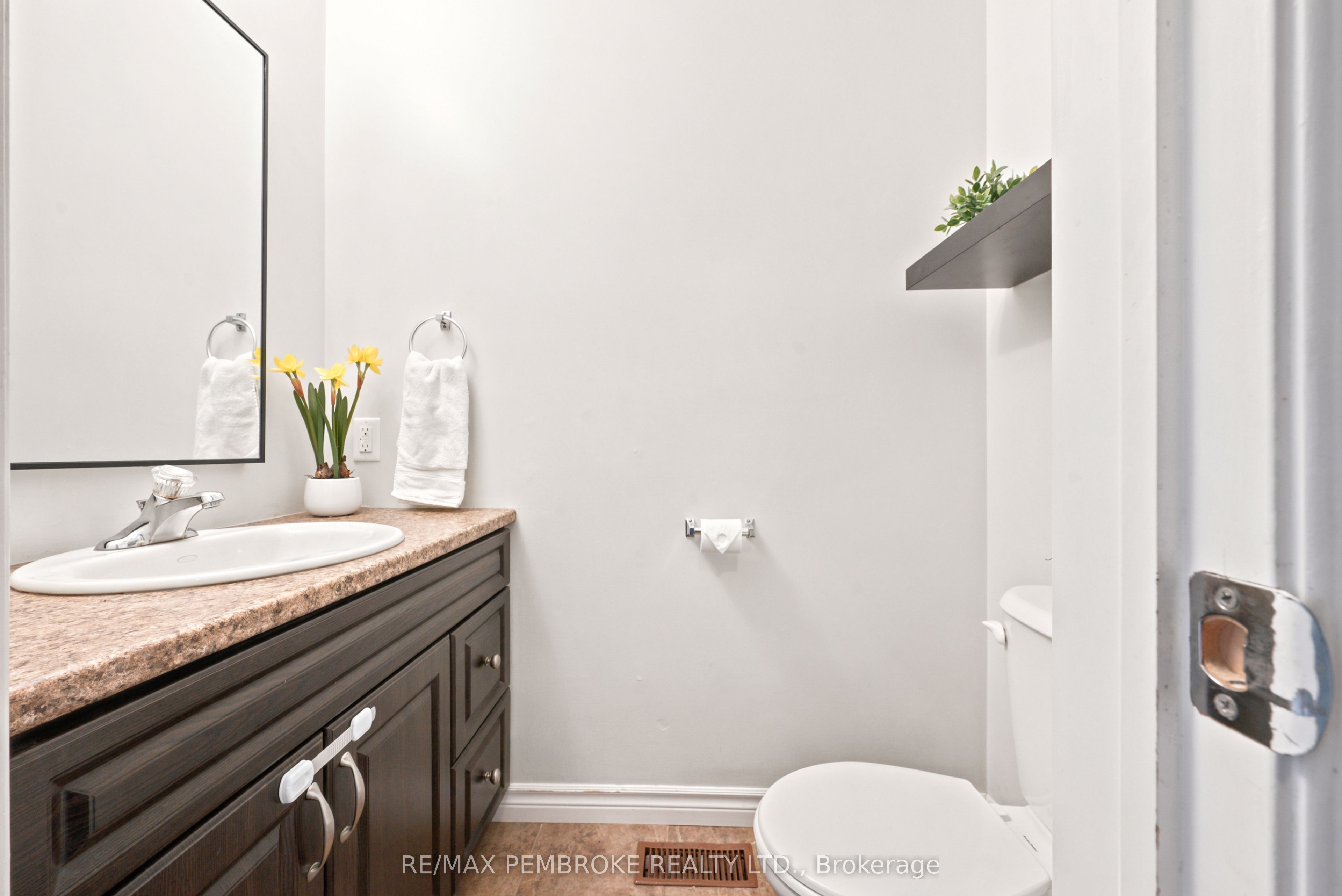 3003 Sandstone Crescent Property Photo 6