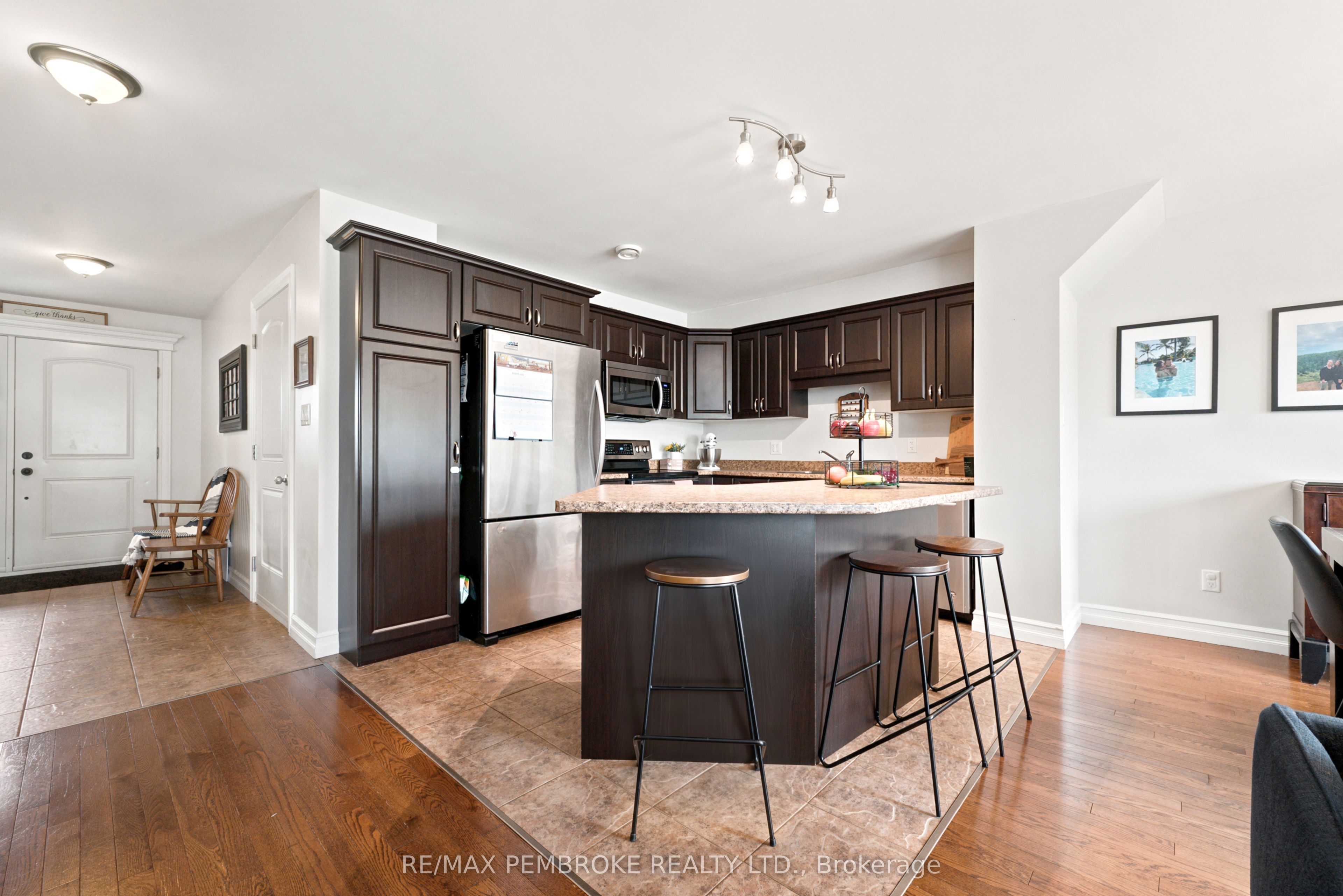 3003 Sandstone Crescent Property Photo 7