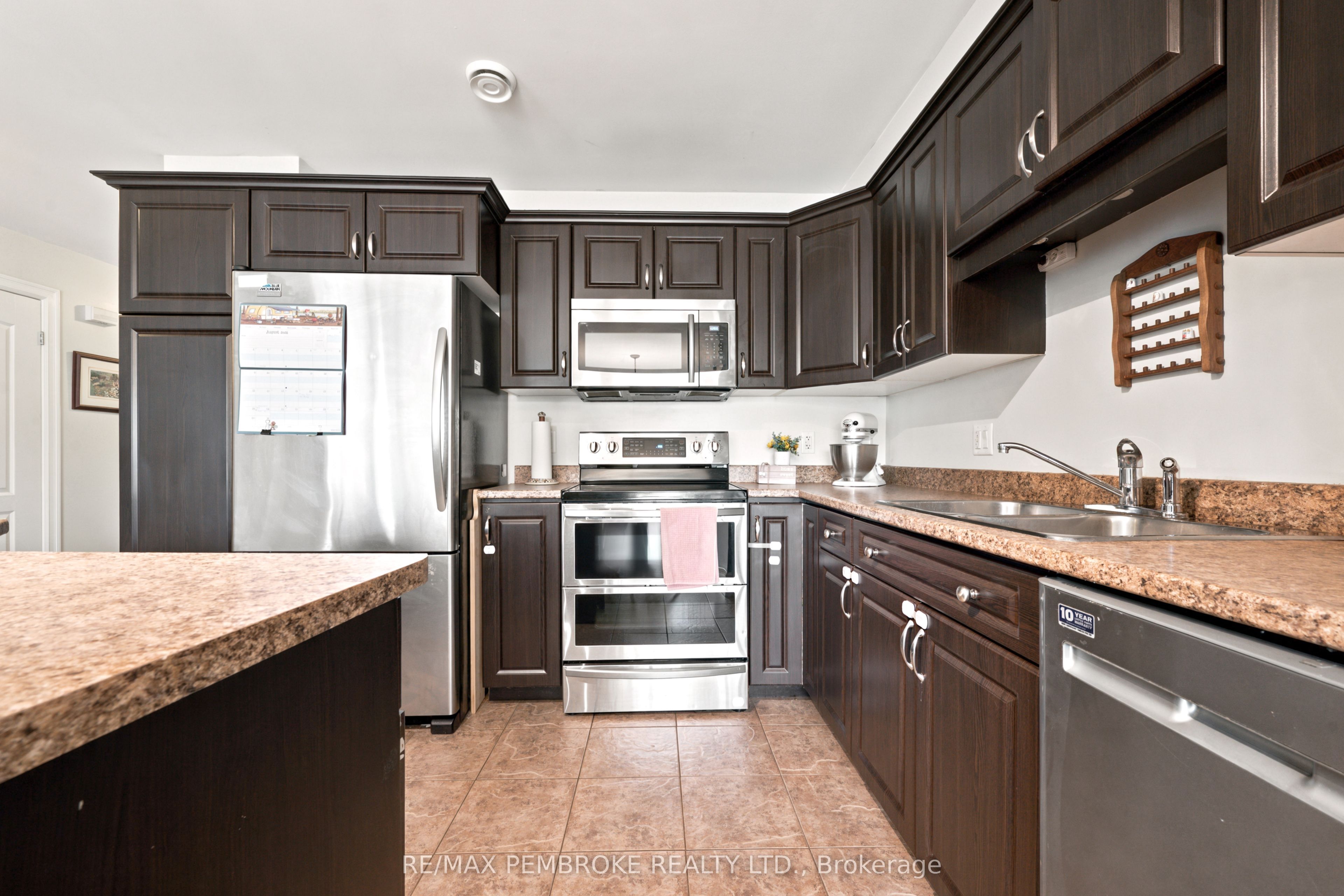 3003 Sandstone Crescent Property Photo 9
