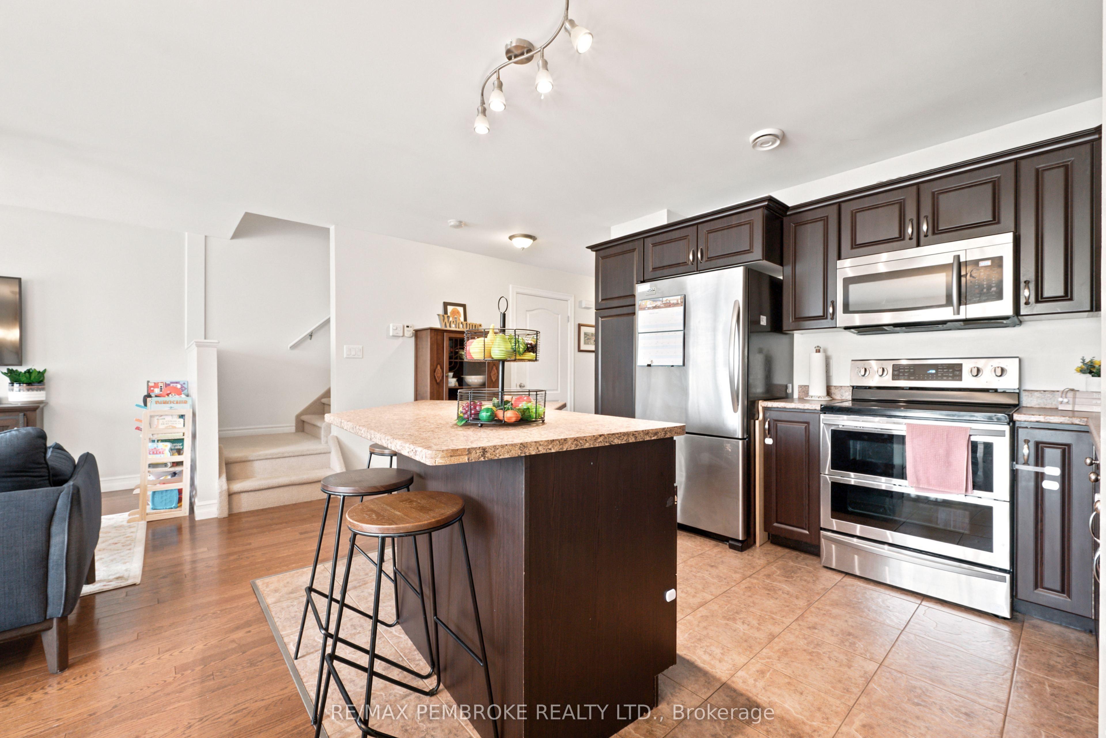 3003 Sandstone Crescent Property Photo 10