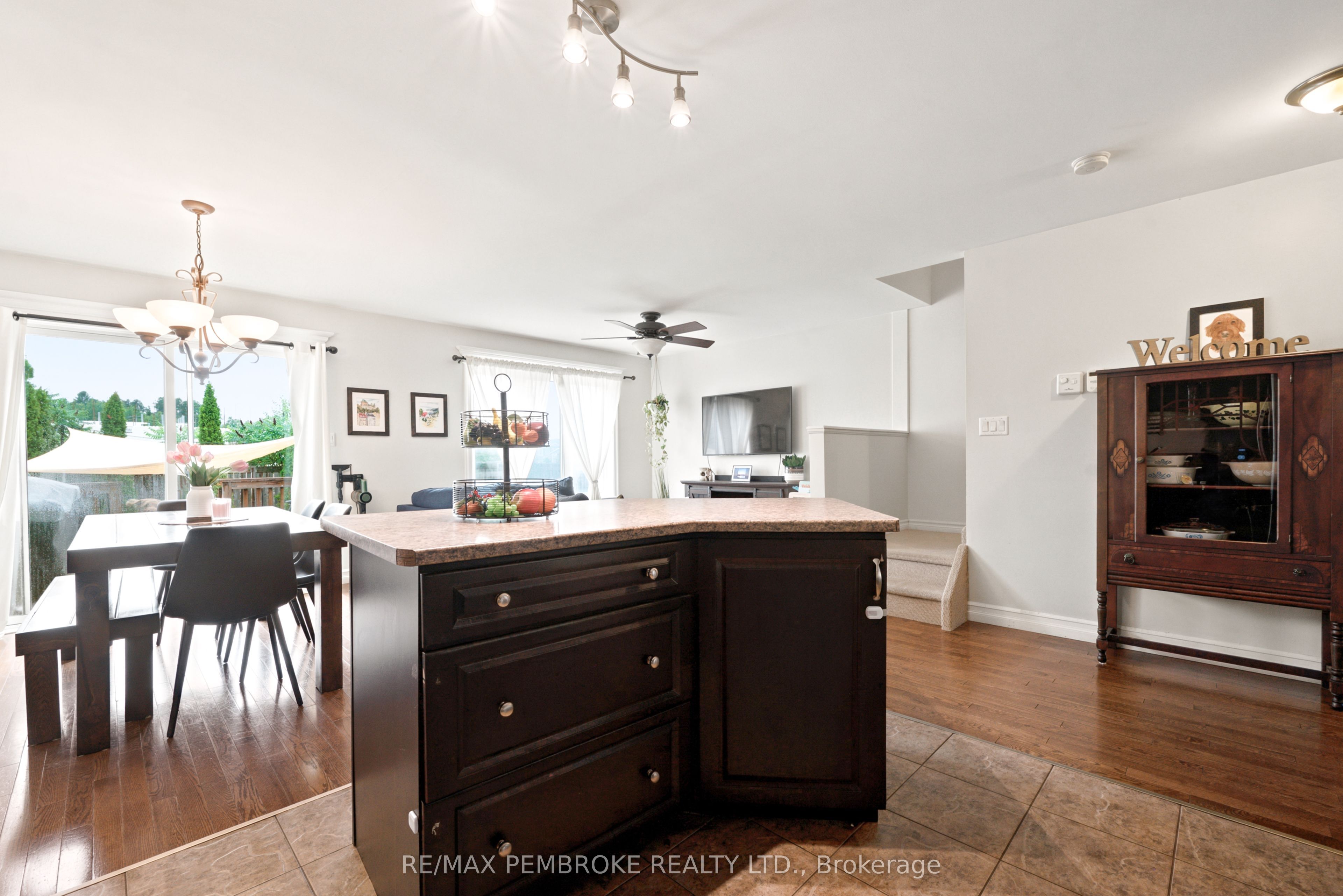 3003 Sandstone Crescent Property Photo 12