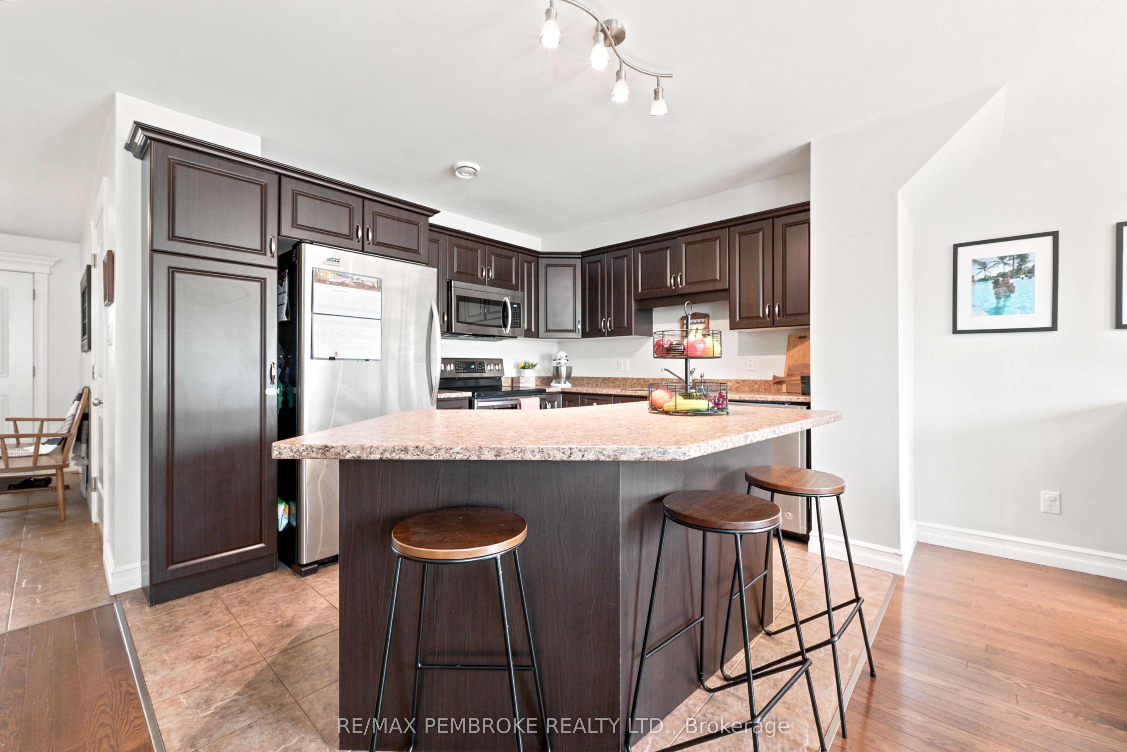 3003 Sandstone Crescent Property Photo 13