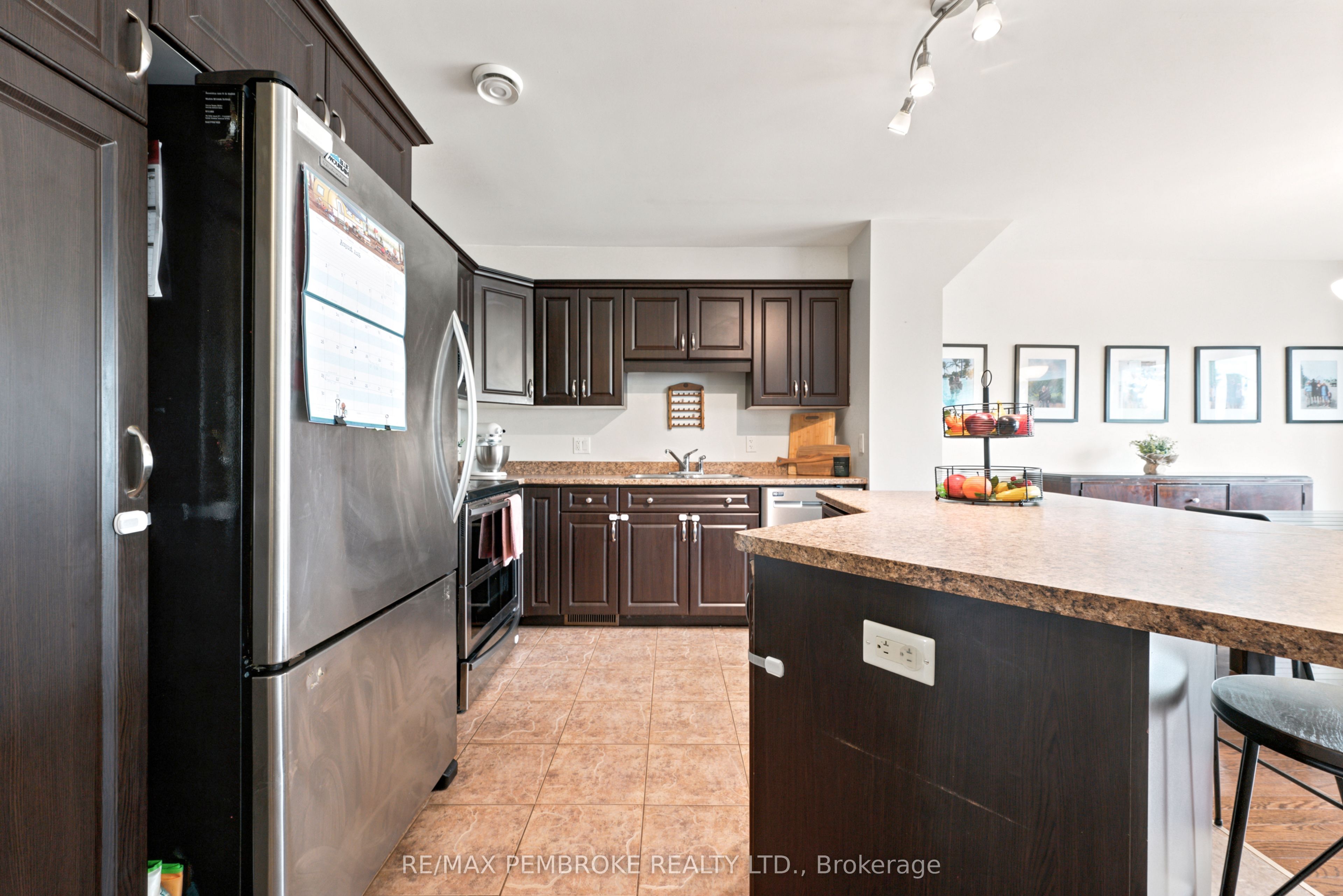 3003 Sandstone Crescent Property Photo 14