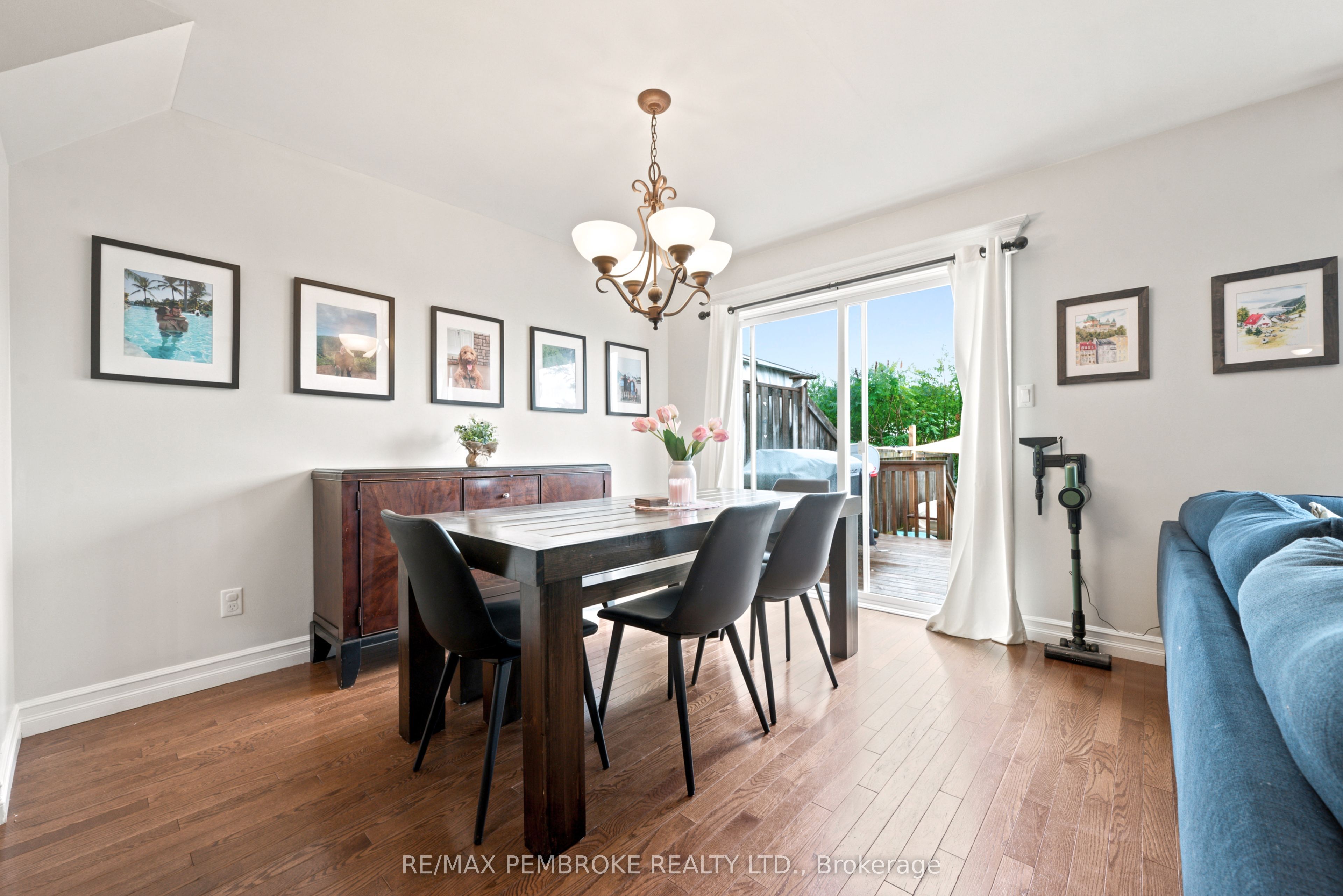 3003 Sandstone Crescent Property Photo 17