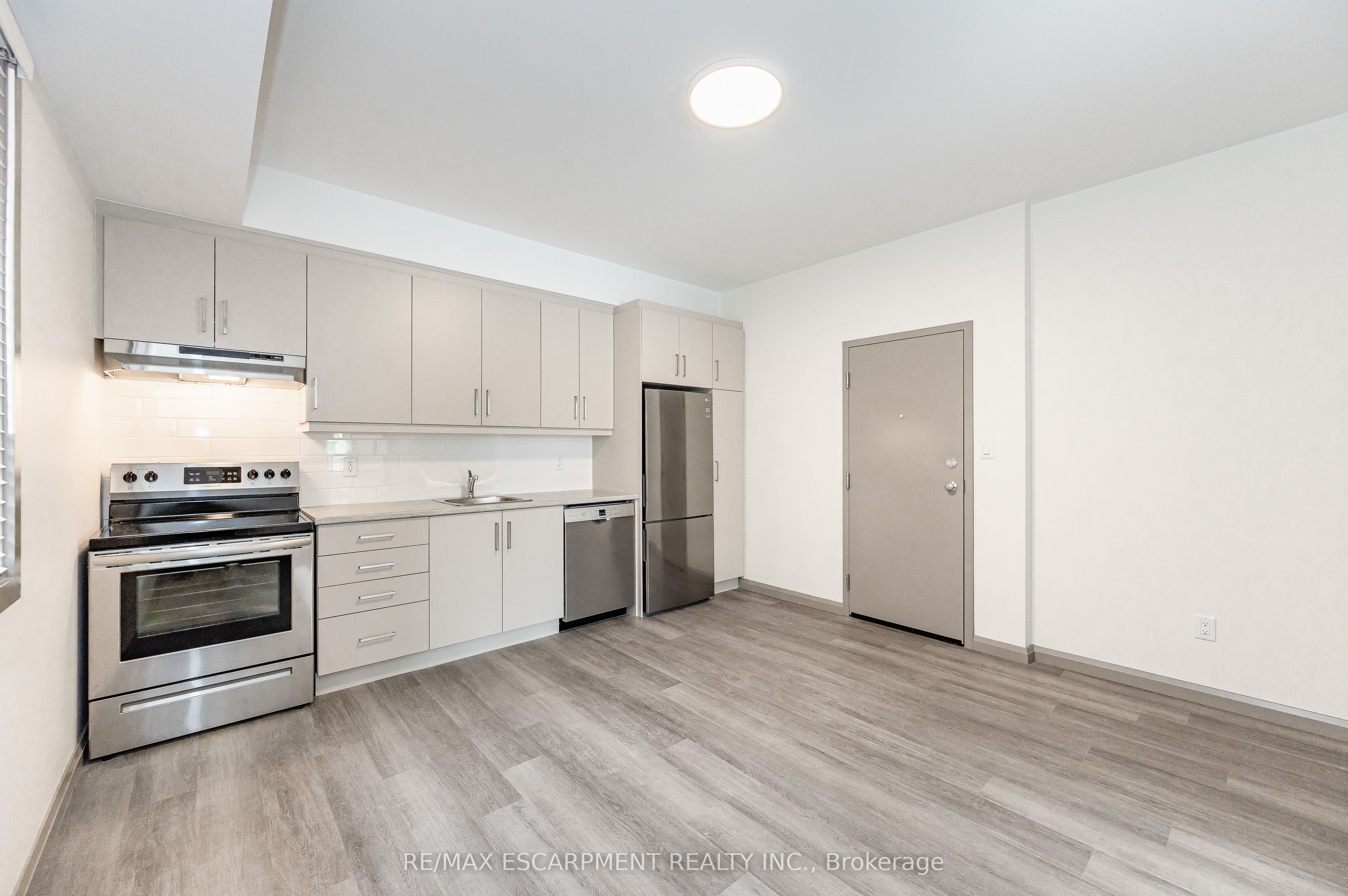 36 Grant Avenue 2a Property Photo 2
