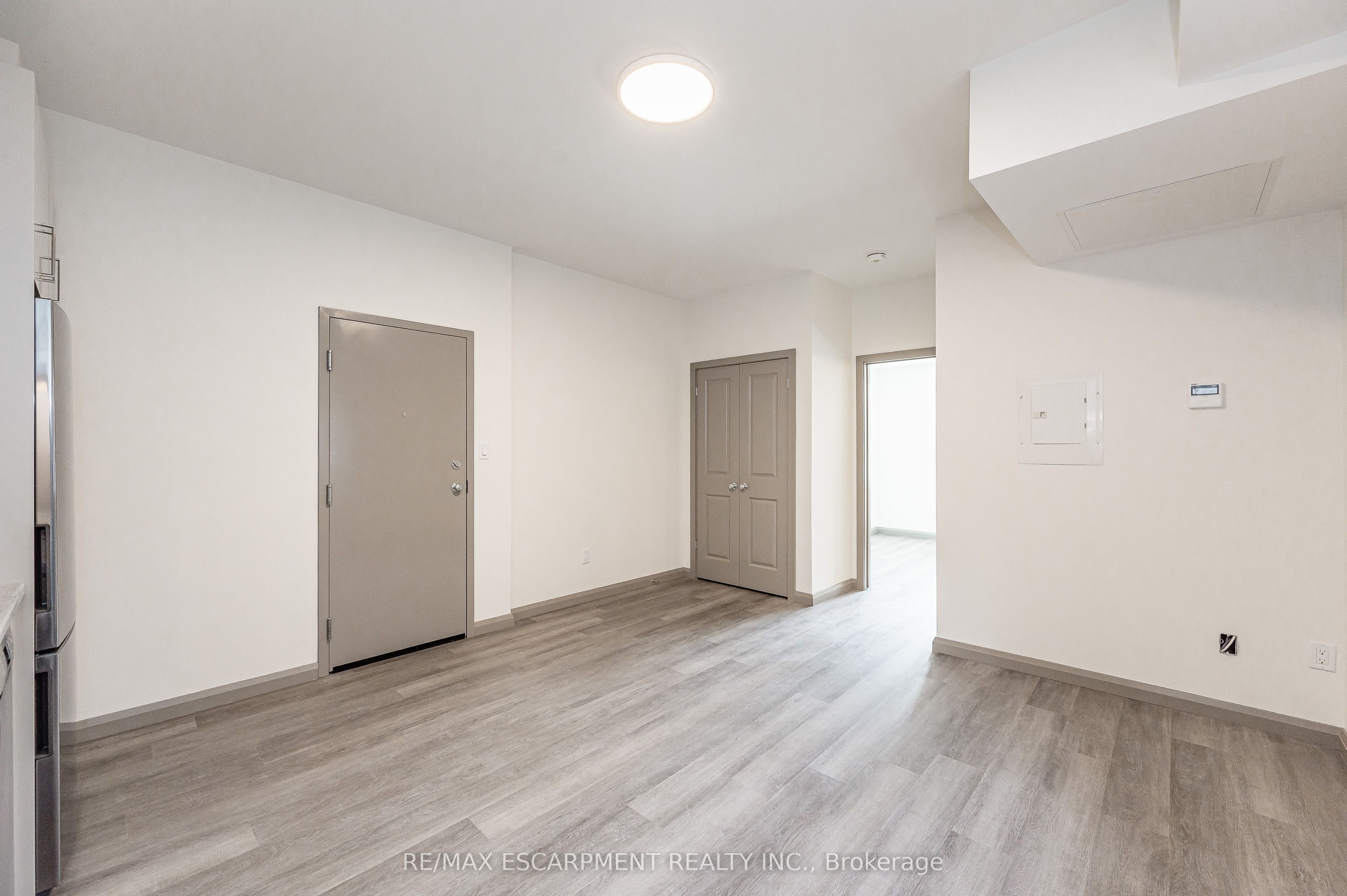 36 Grant Avenue 2a Property Photo 3