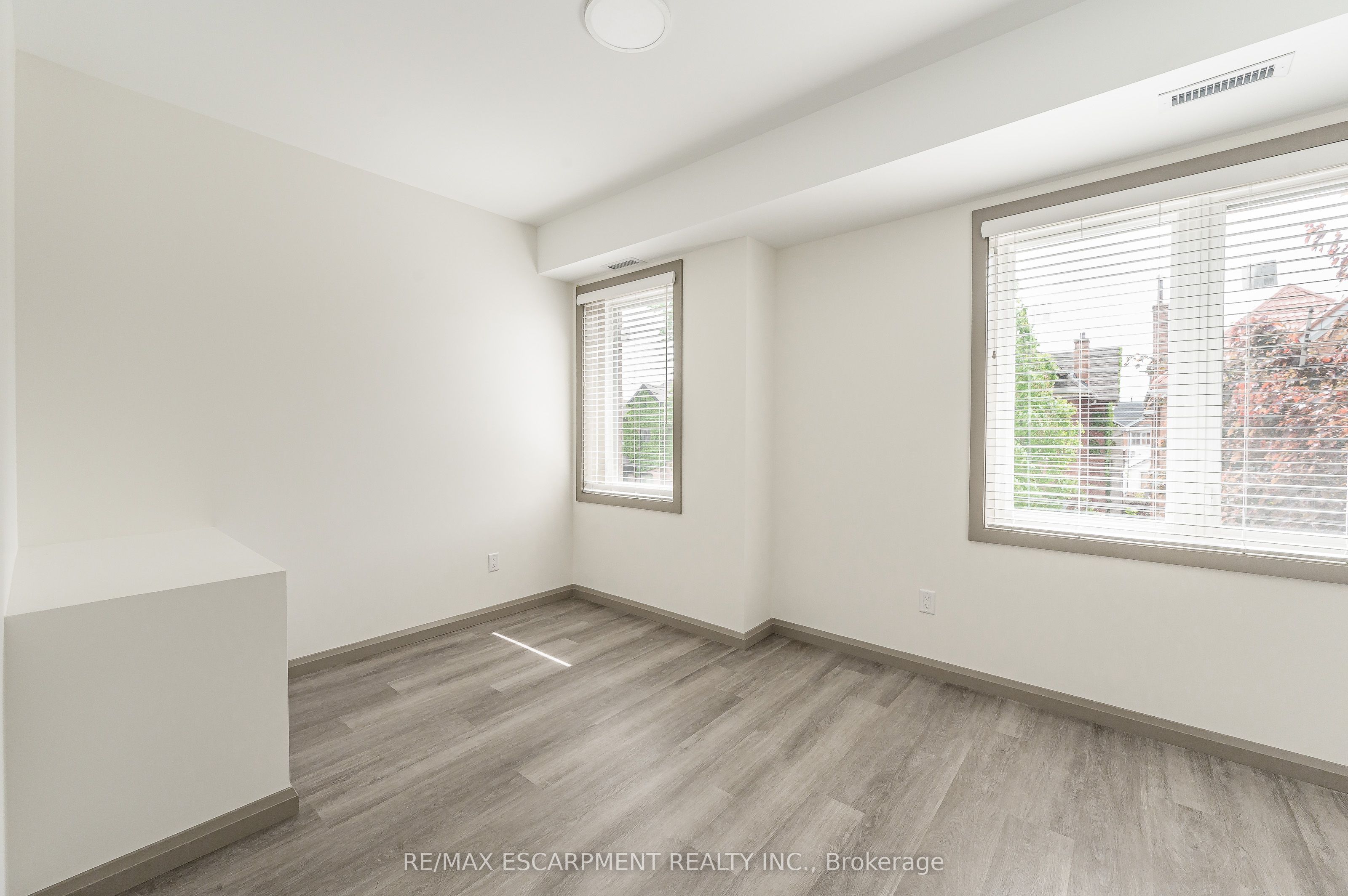 36 Grant Avenue 2a Property Photo 6