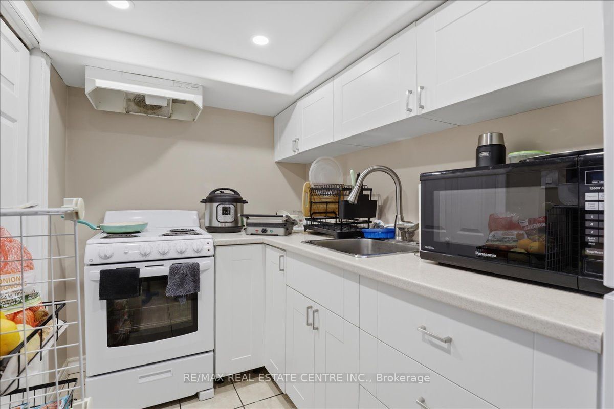744 Queen Street S Property Photo 26