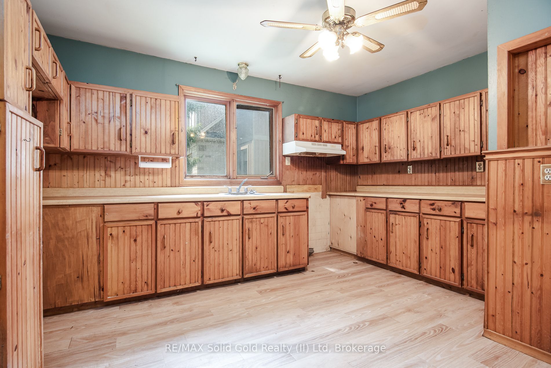 1310 Snyders Road E Property Photo 20