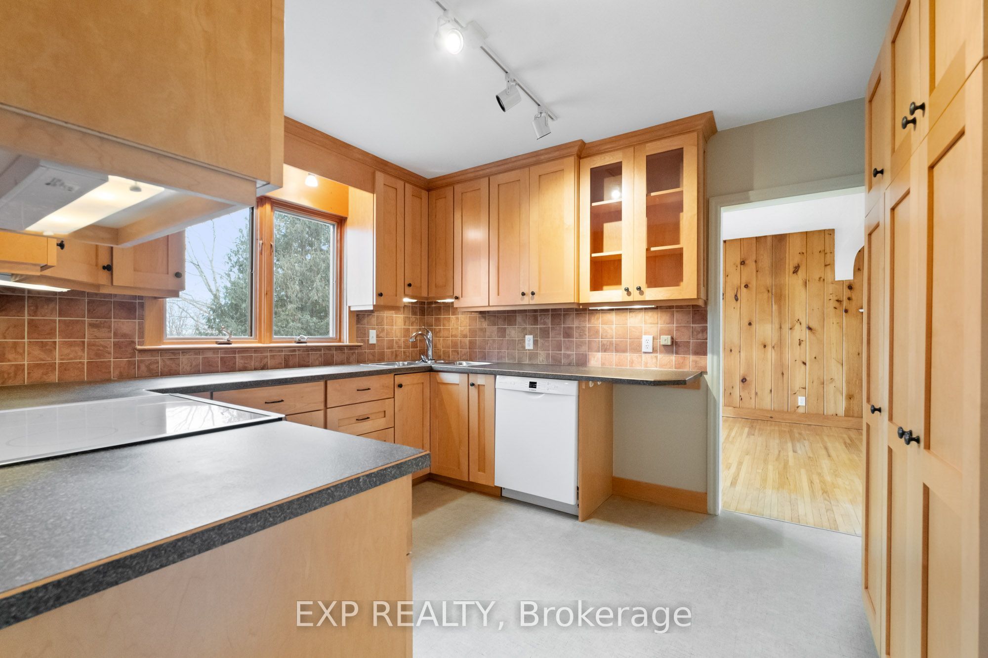 2052 York Road Property Photo 10