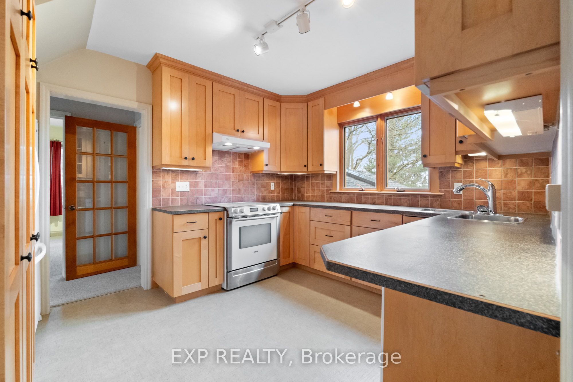 2052 York Road Property Photo 11