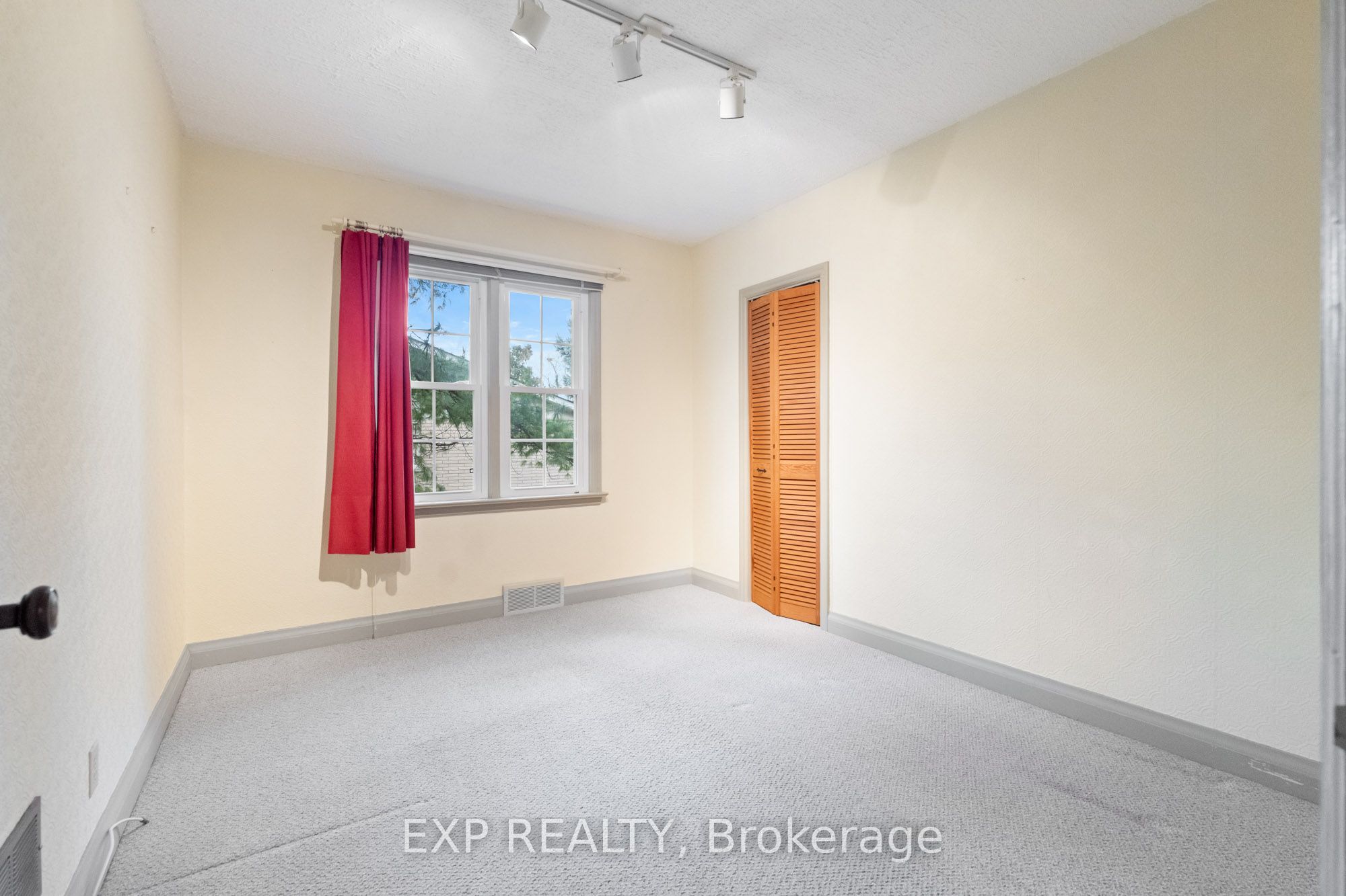 2052 York Road Property Photo 16