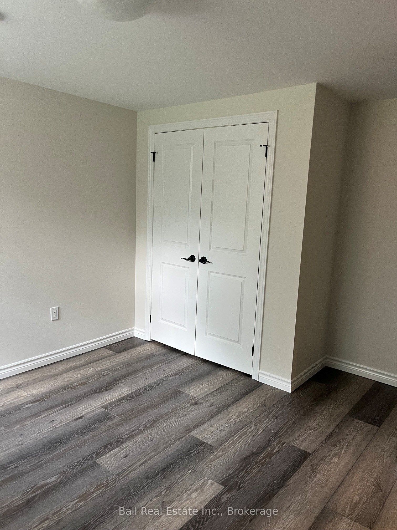 13 Carrick Street S Property Photo 17