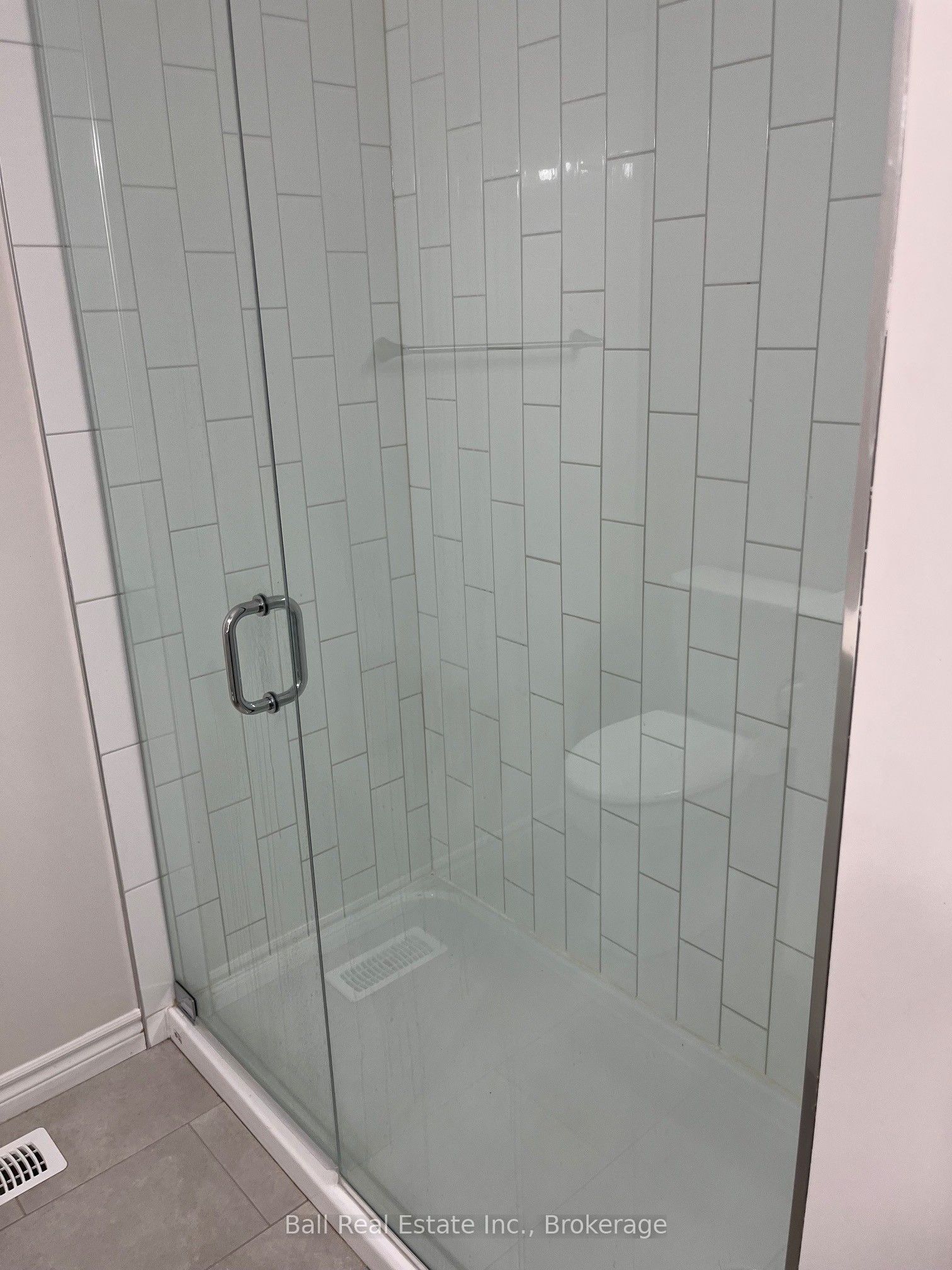 13 Carrick Street S Property Photo 27