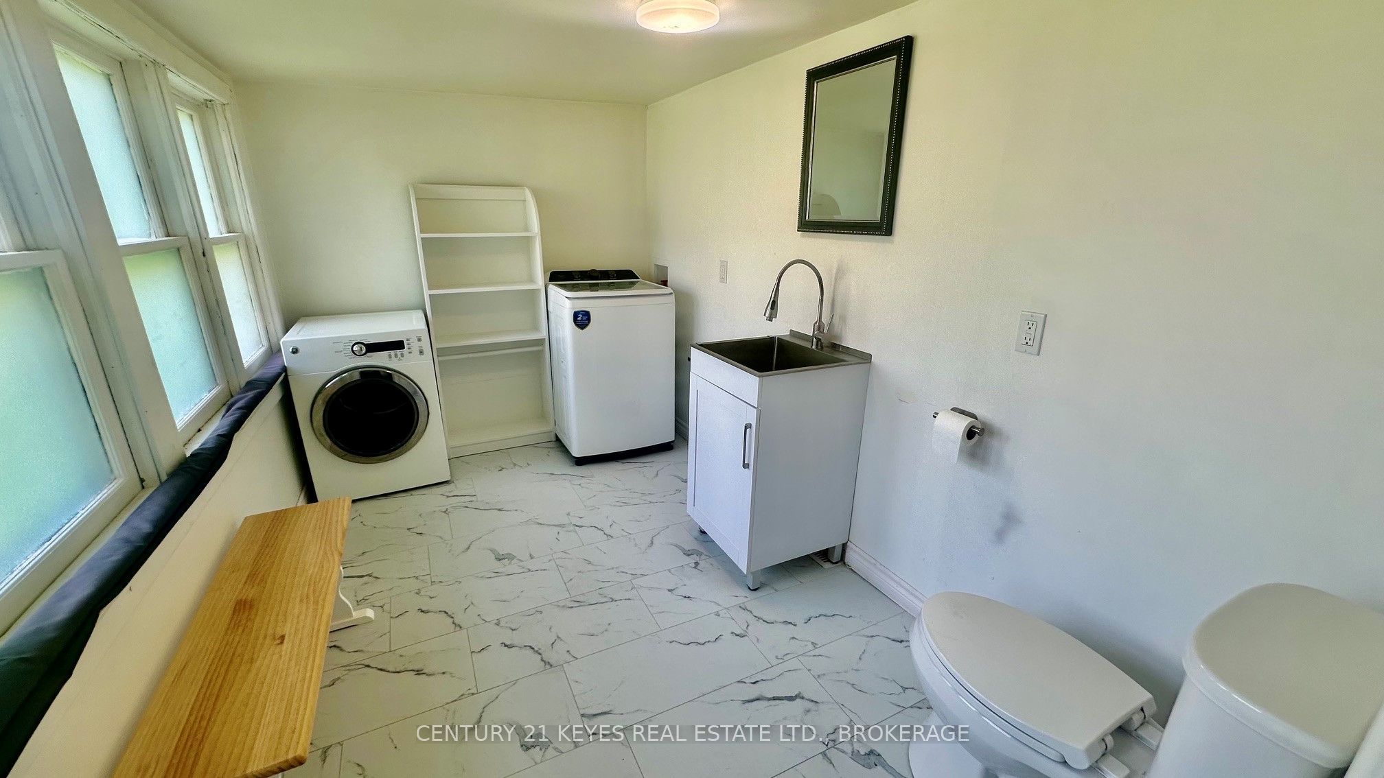 39 Amy Street Property Photo 11