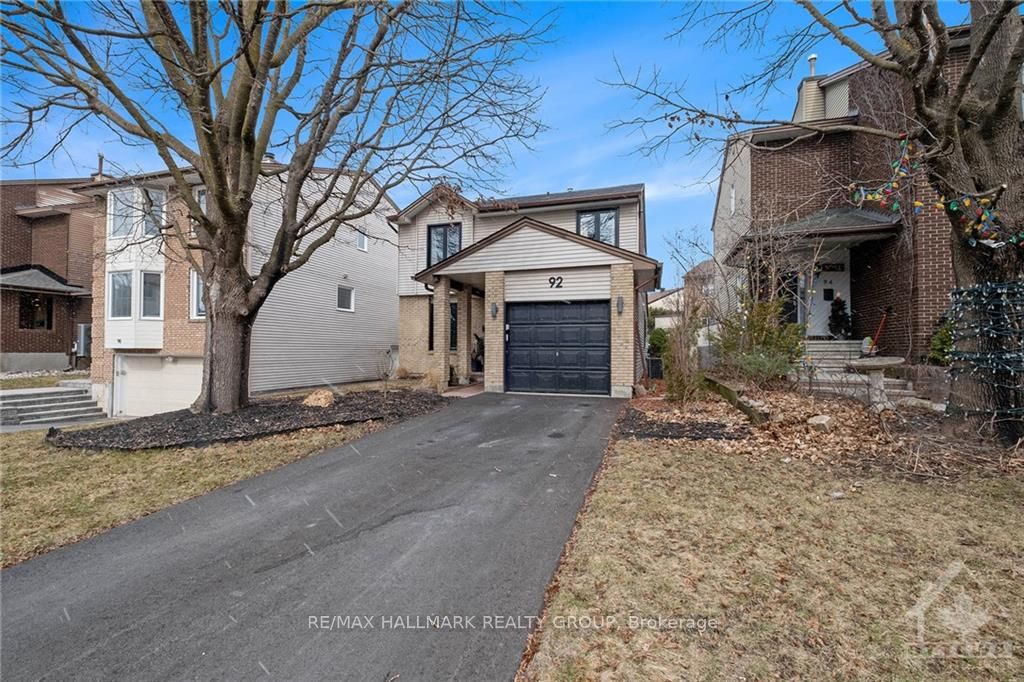 92 Gillespie Crescent Property Photo 2