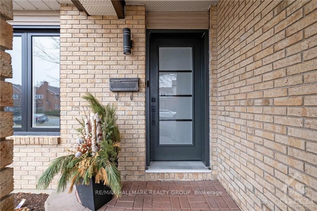 92 Gillespie Crescent Property Photo 3