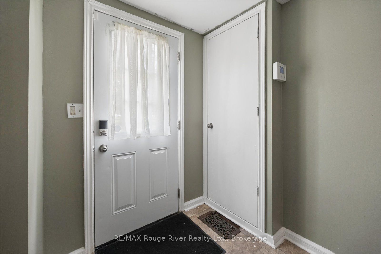 79 Parkhill Road W Property Photo 6