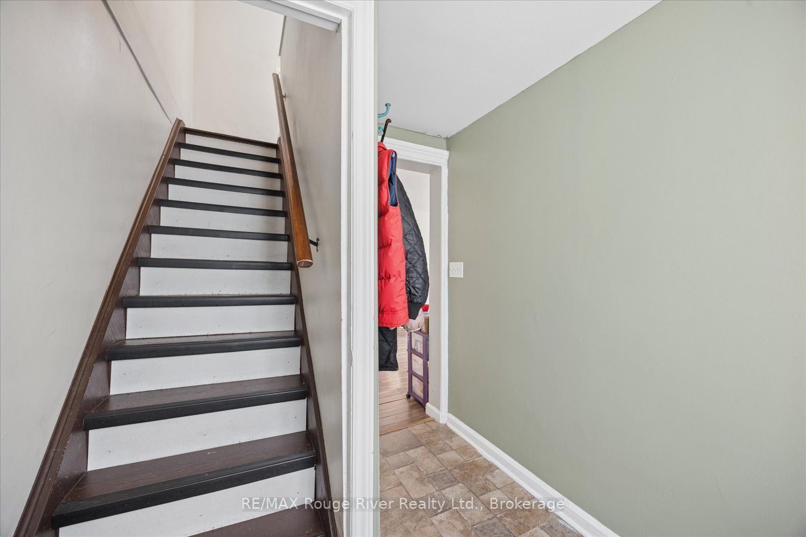 79 Parkhill Road W Property Photo 7