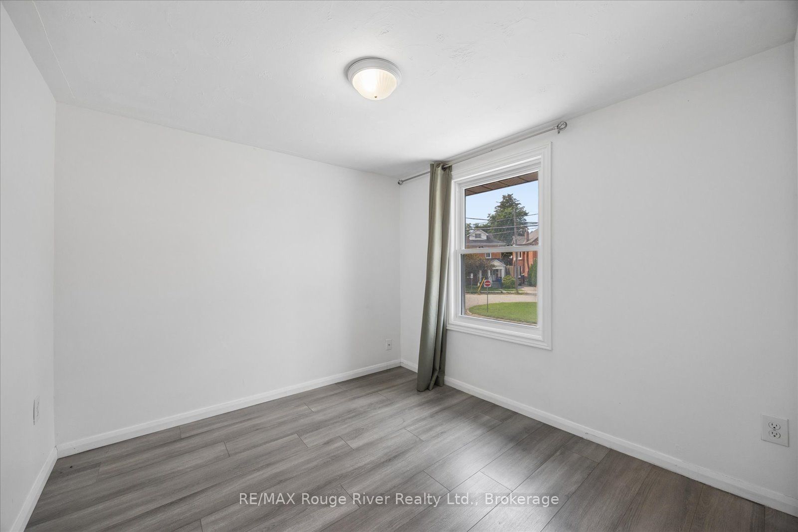 79 Parkhill Road W Property Photo 19