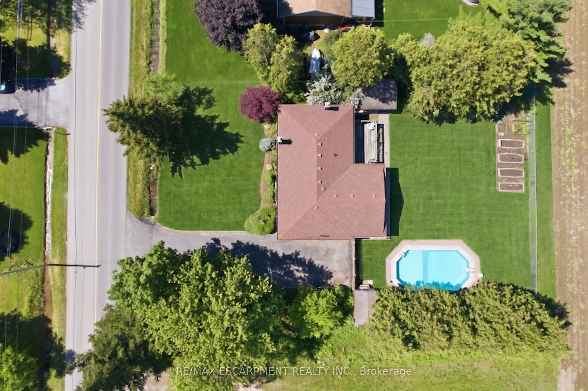 610 Miles Road Property Photo 2