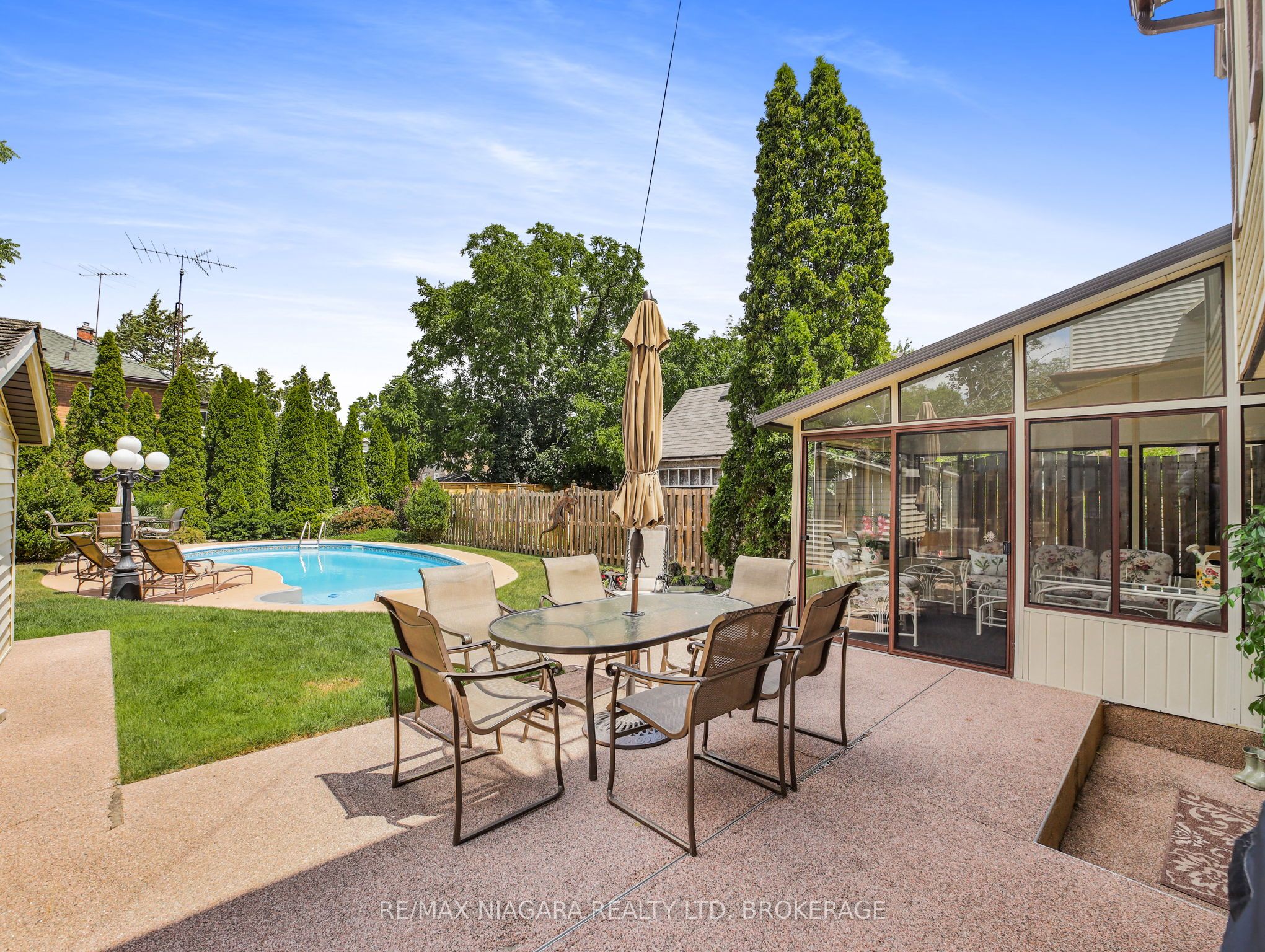 5079 Armoury Street Property Photo 5