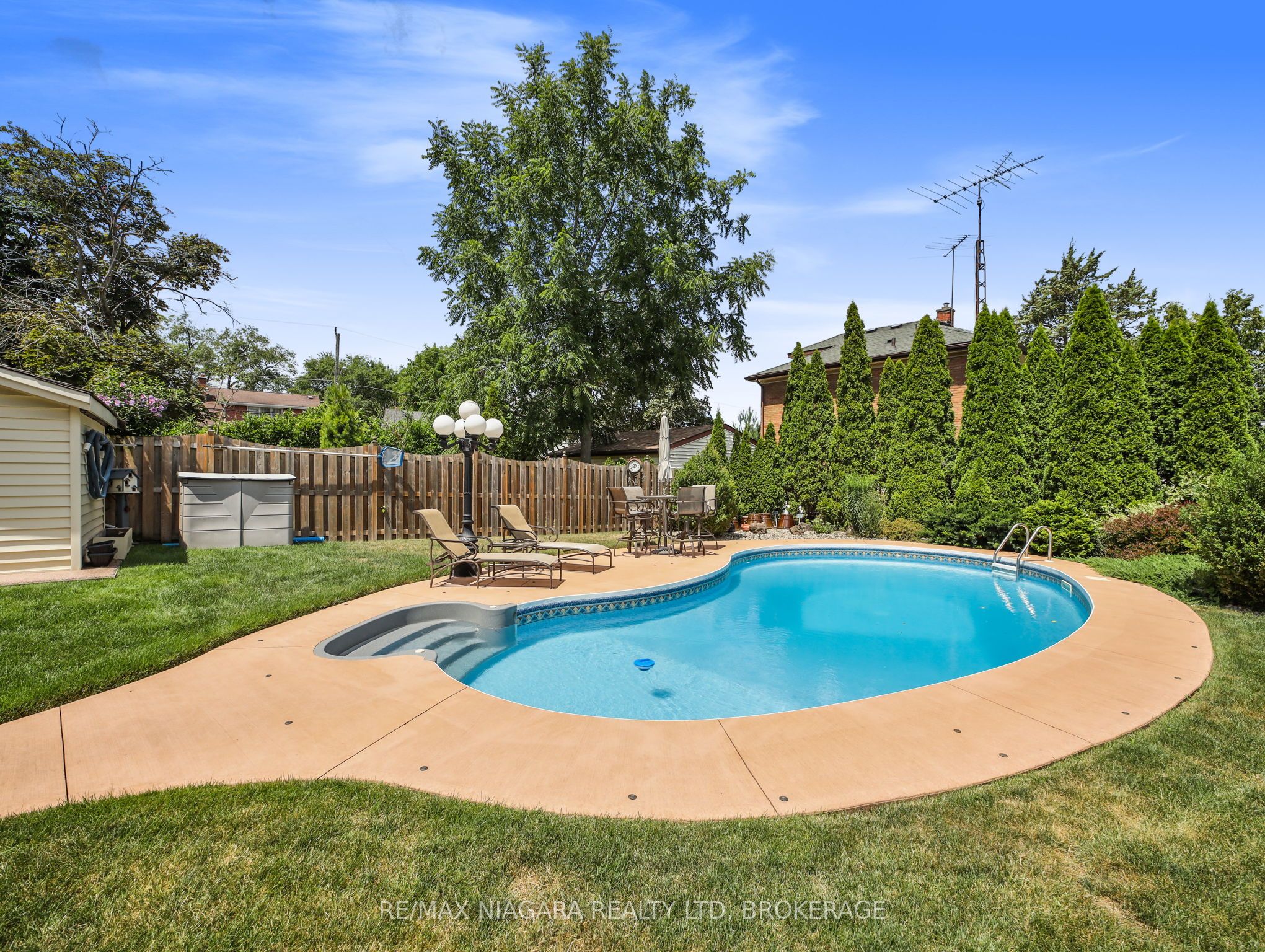 5079 Armoury Street Property Photo 6