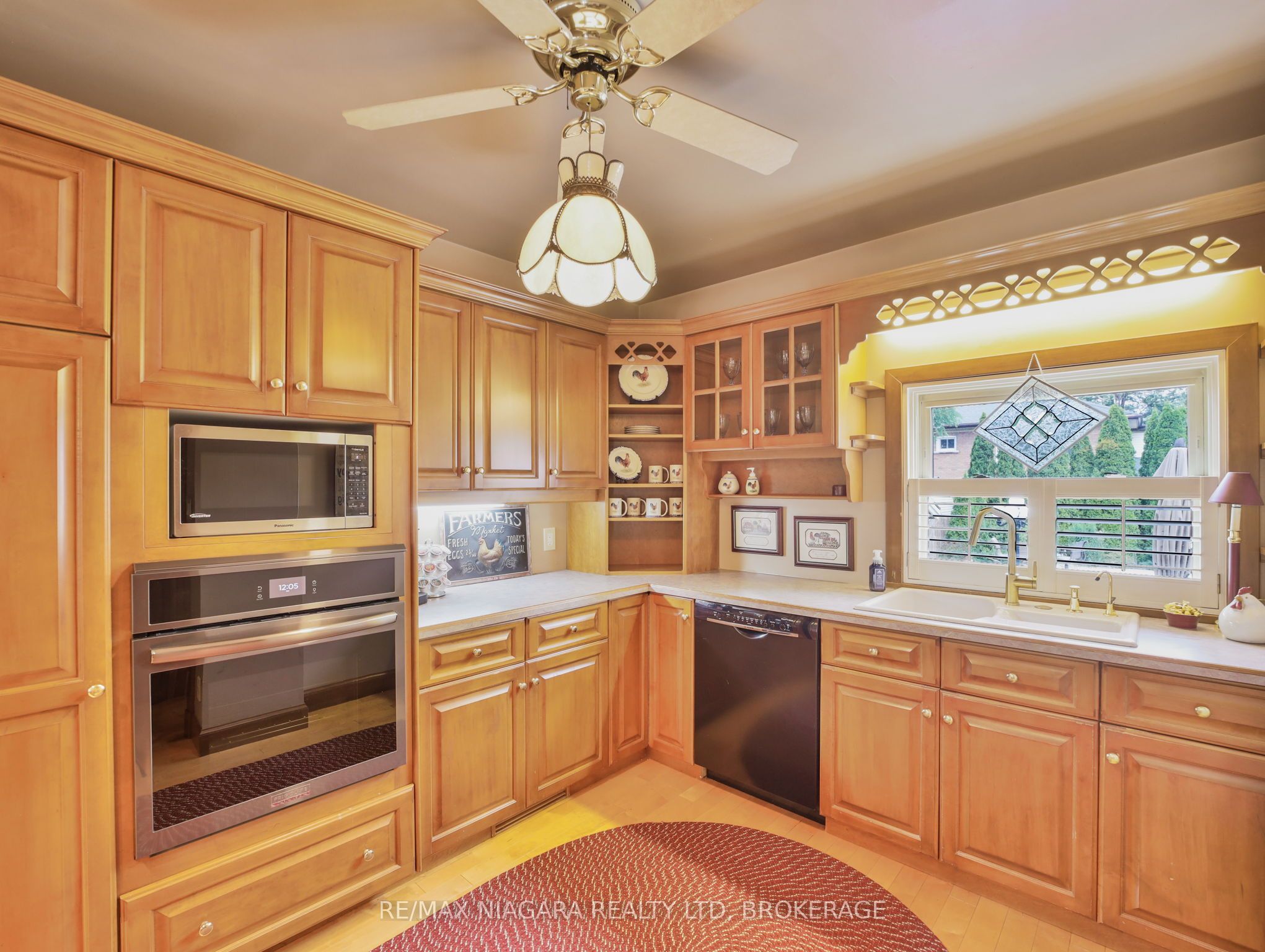 5079 Armoury Street Property Photo 10