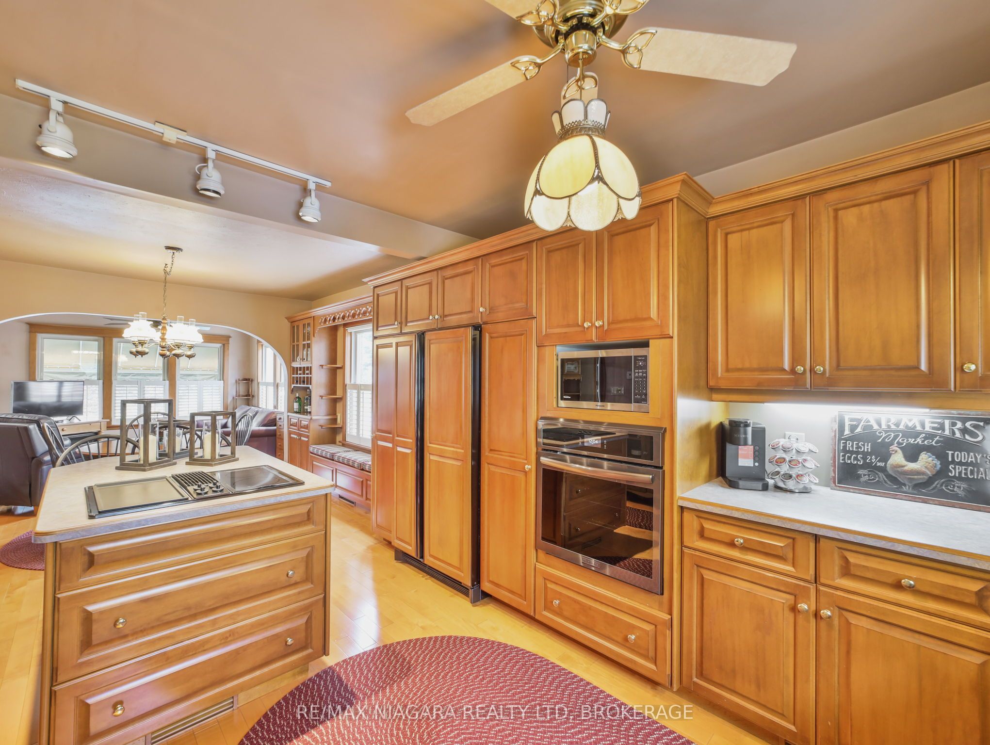 5079 Armoury Street Property Photo 11
