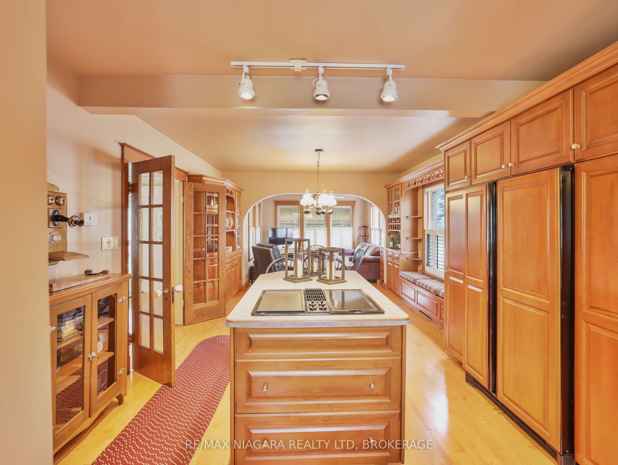 5079 Armoury Street Property Photo 12