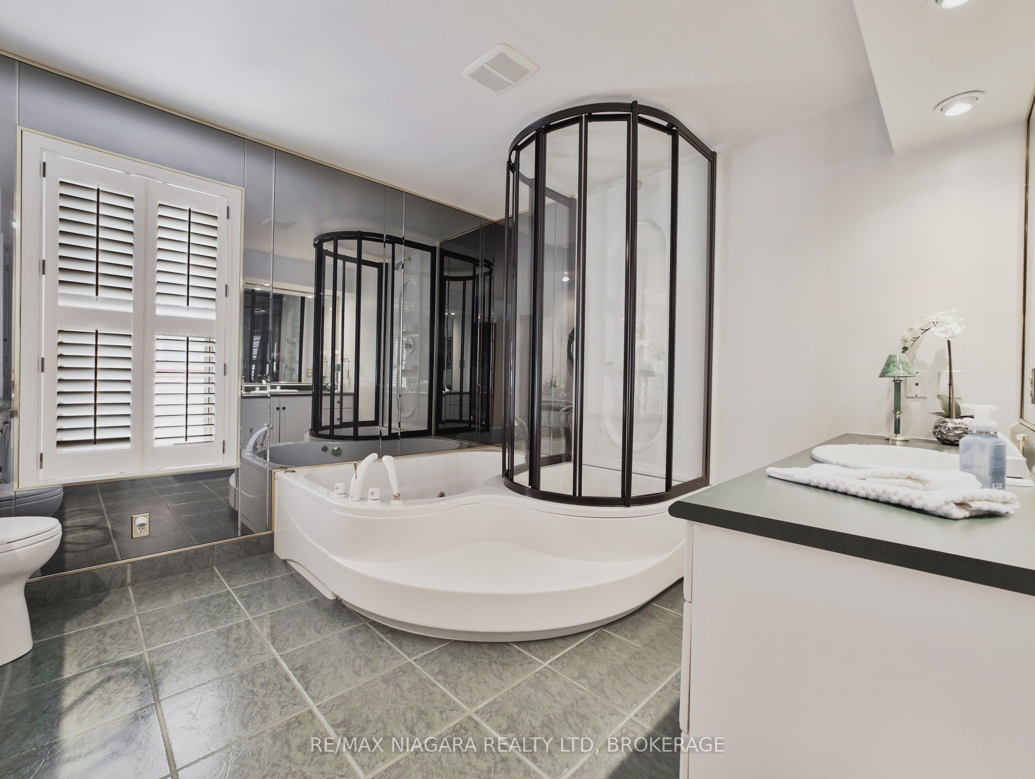 5079 Armoury Street Property Photo 25