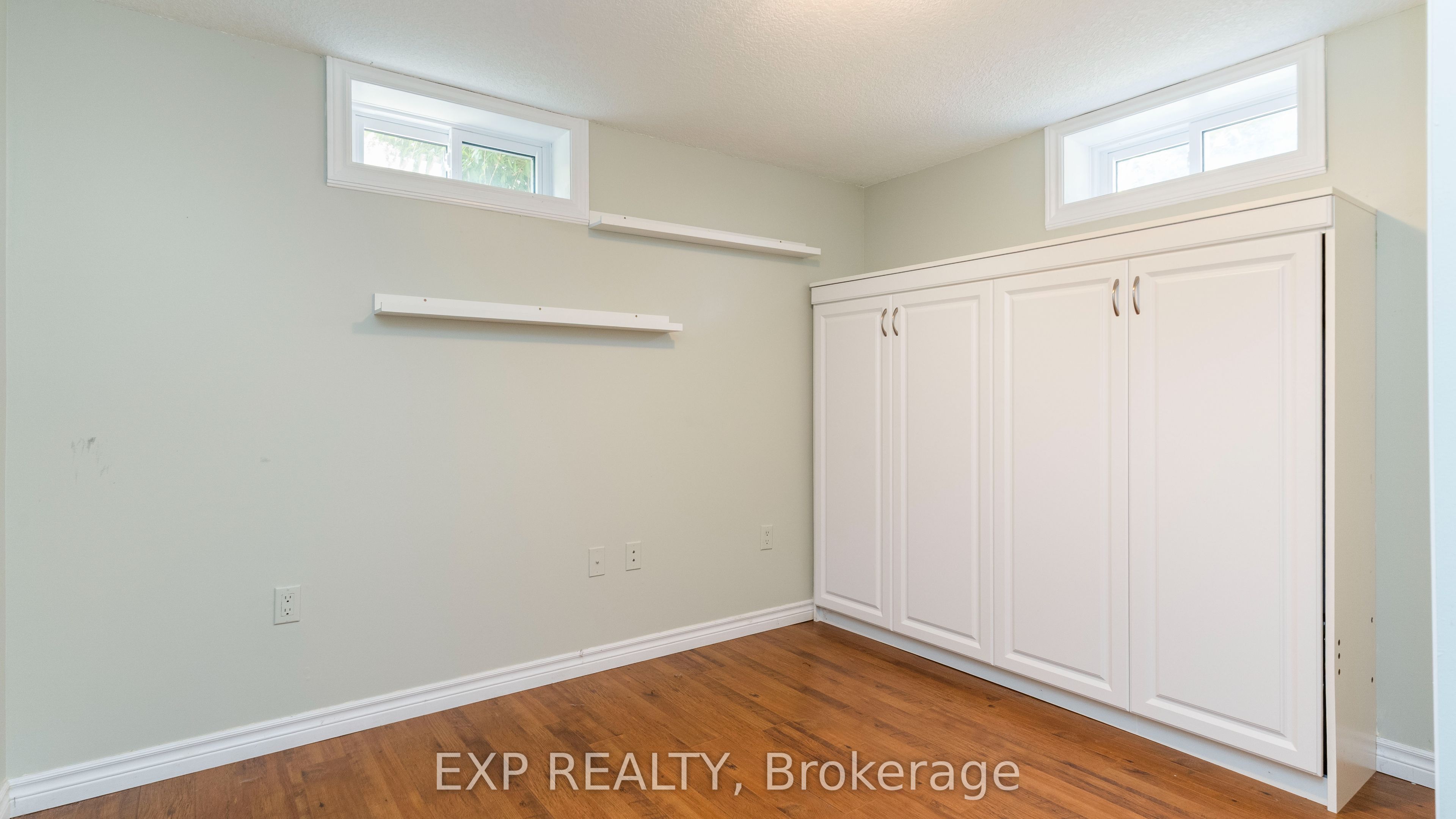 295 Tweedsmuir Avenue Property Photo 33