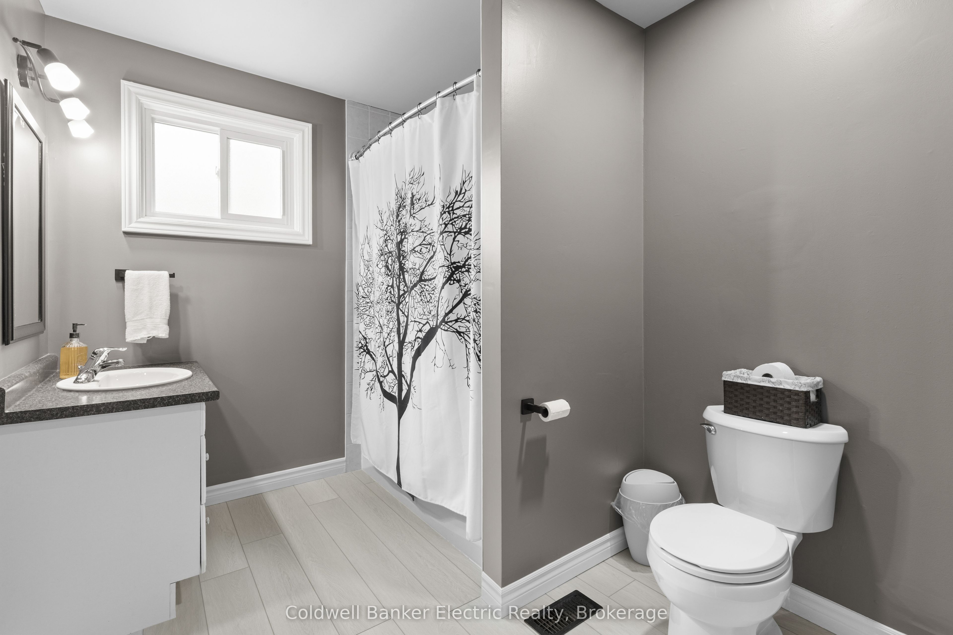 30 Woods Avenue Property Photo 18
