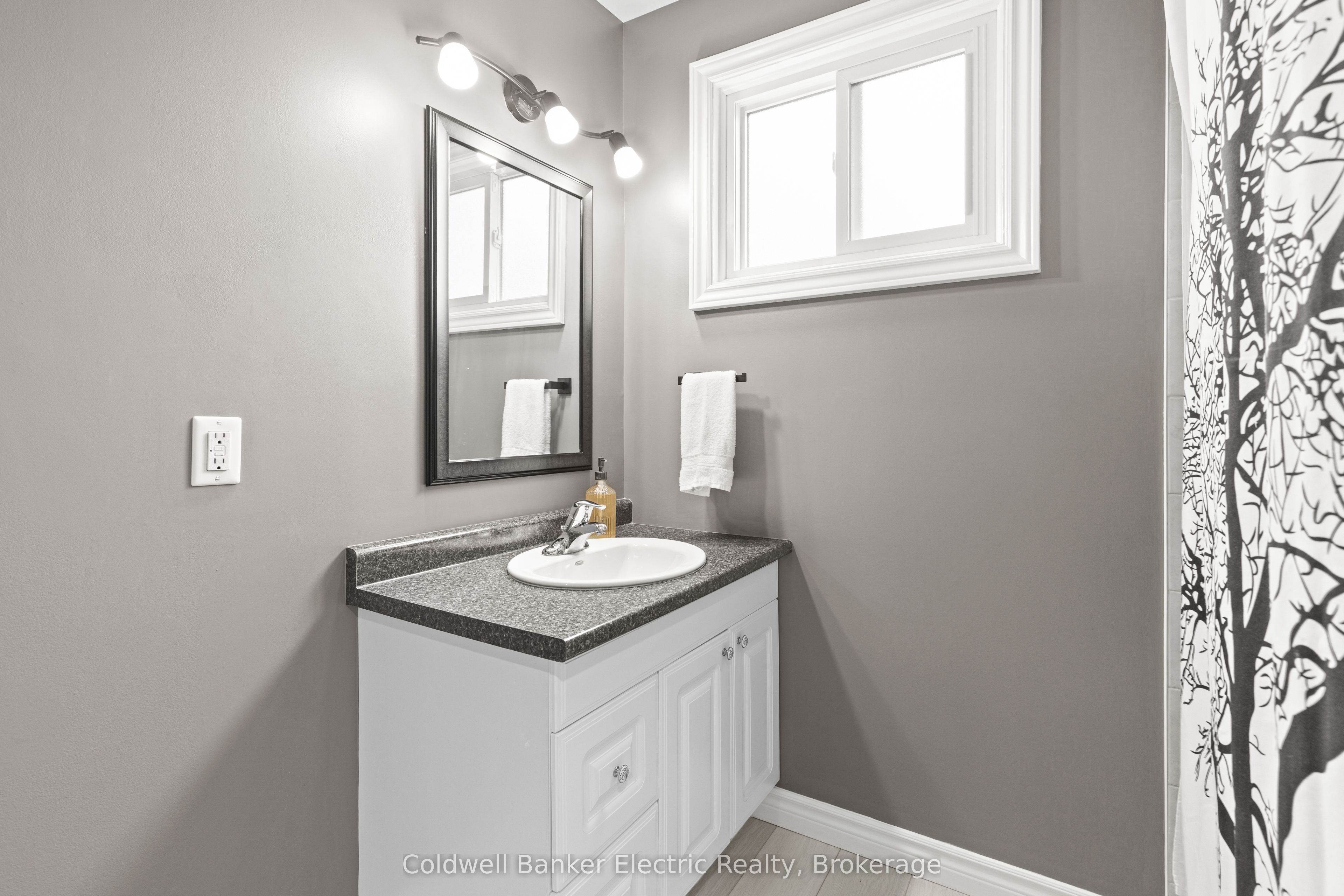 30 Woods Avenue Property Photo 19