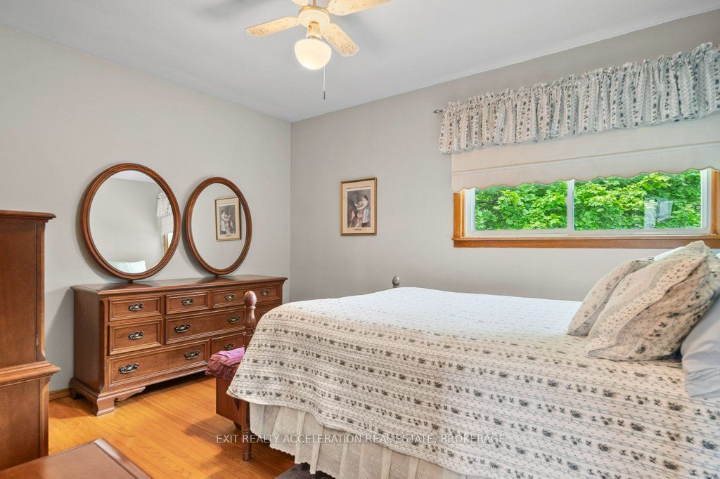 409 Dundas Street W Property Photo 15