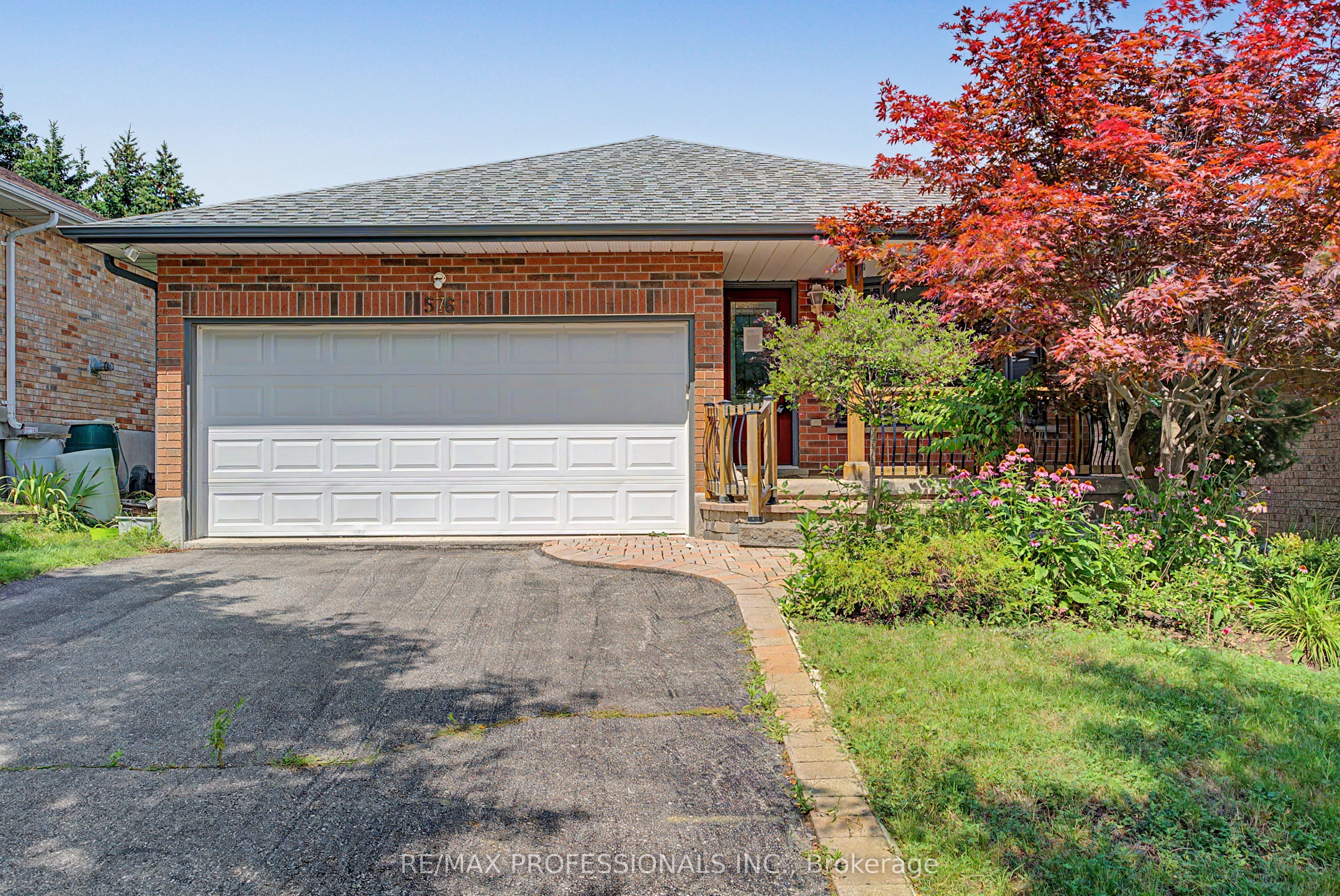 576 Thorndale Drive Property Photo 1