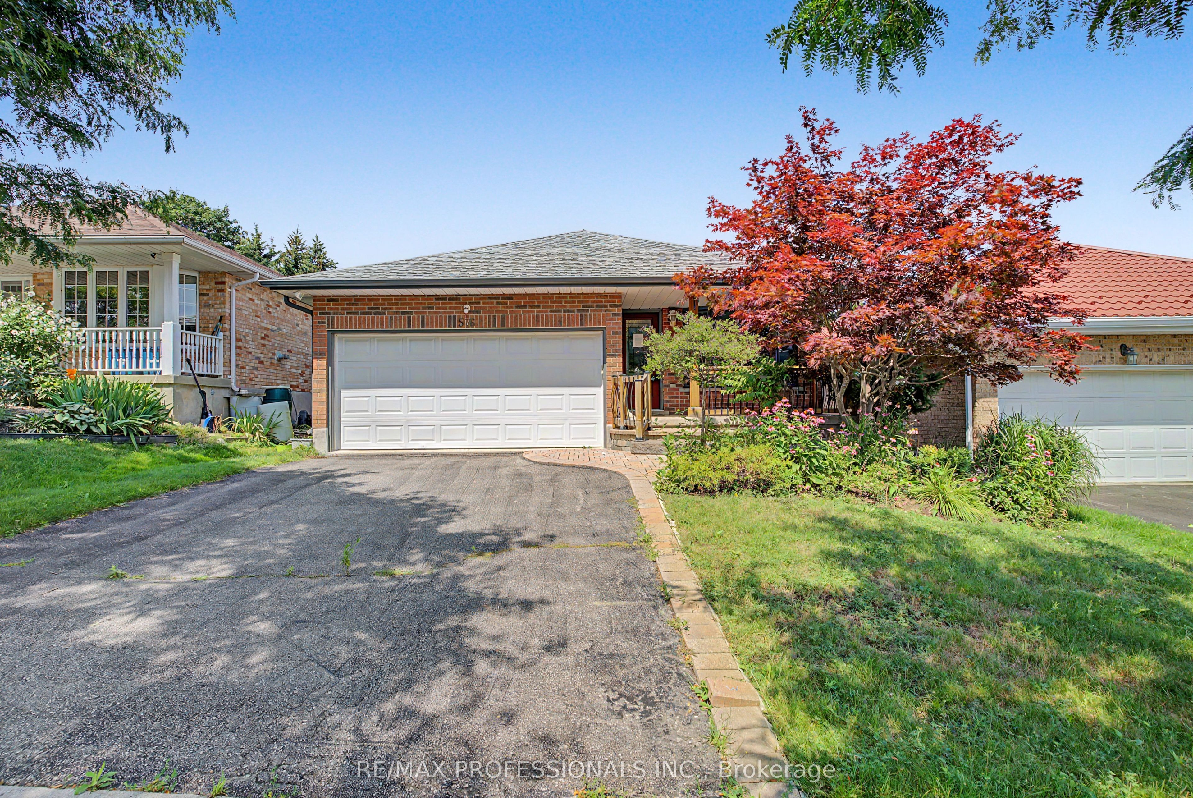 576 Thorndale Drive Property Photo 2
