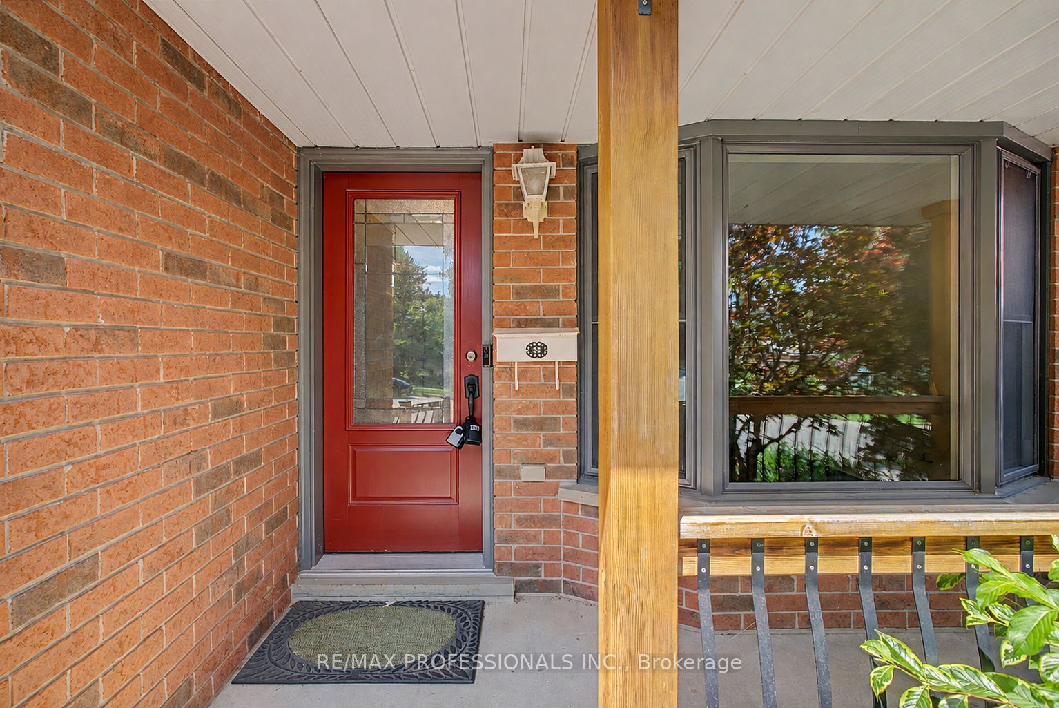 576 Thorndale Drive Property Photo 3