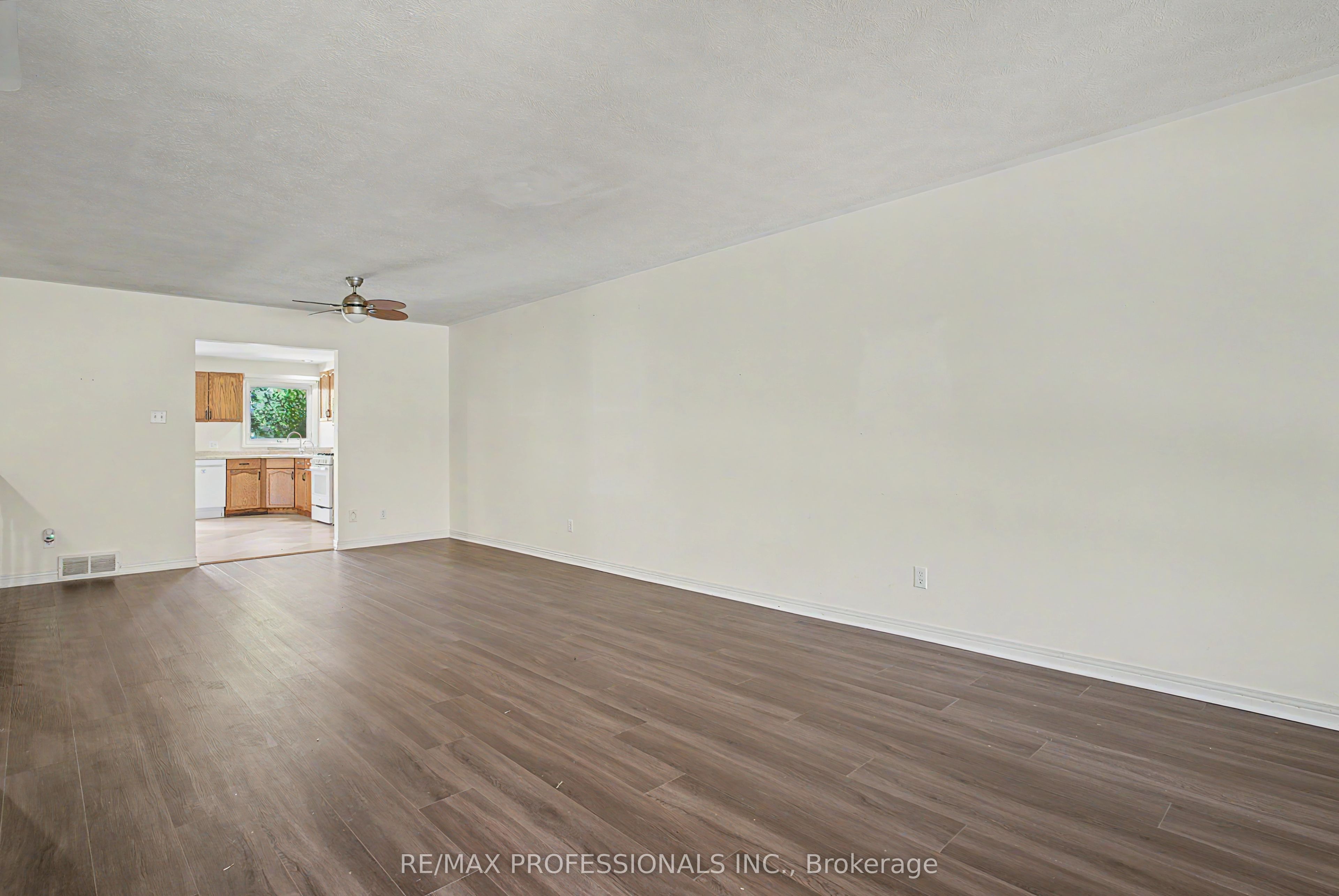 576 Thorndale Drive Property Photo 8