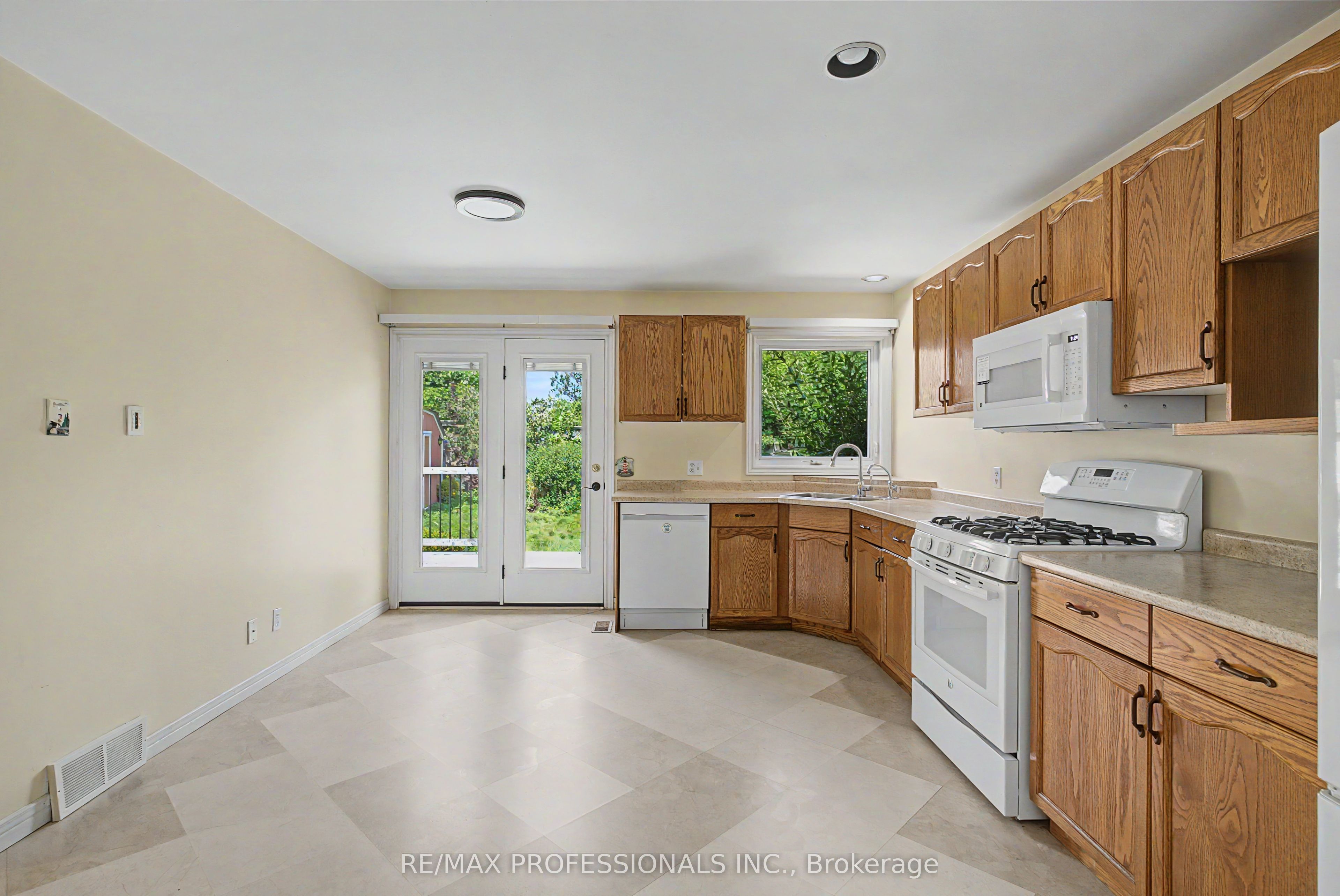 576 Thorndale Drive Property Photo 12