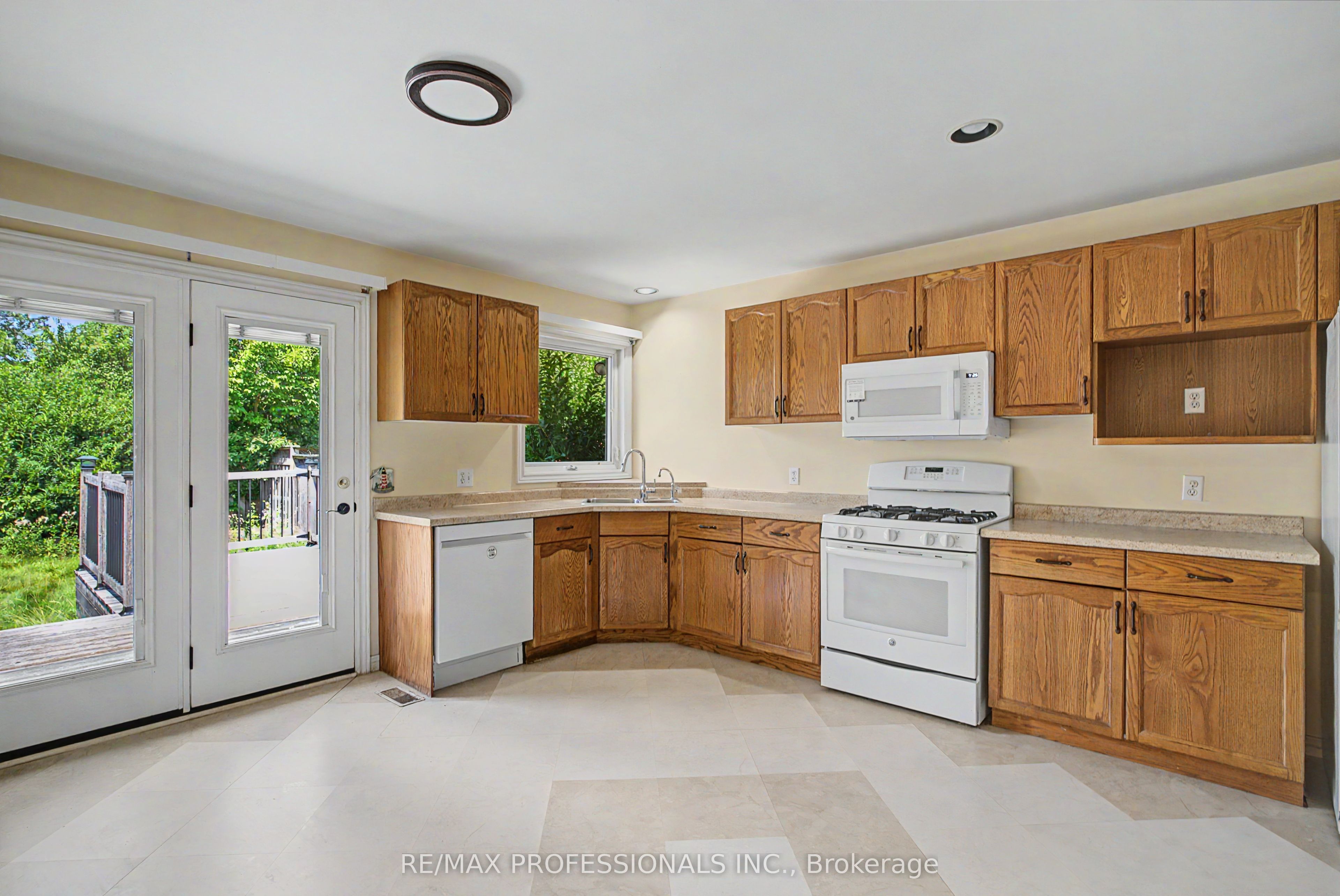 576 Thorndale Drive Property Photo 13