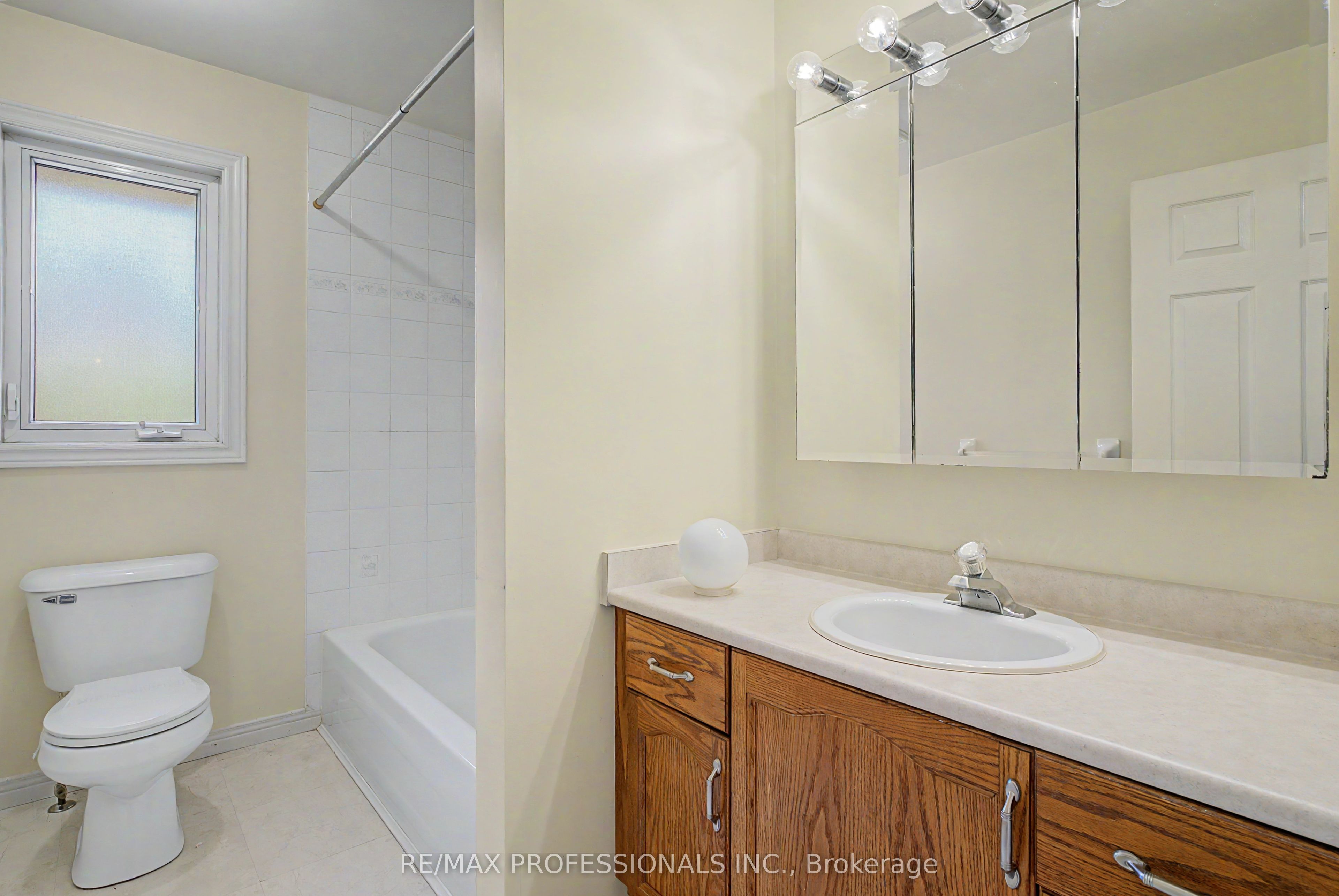 576 Thorndale Drive Property Photo 15