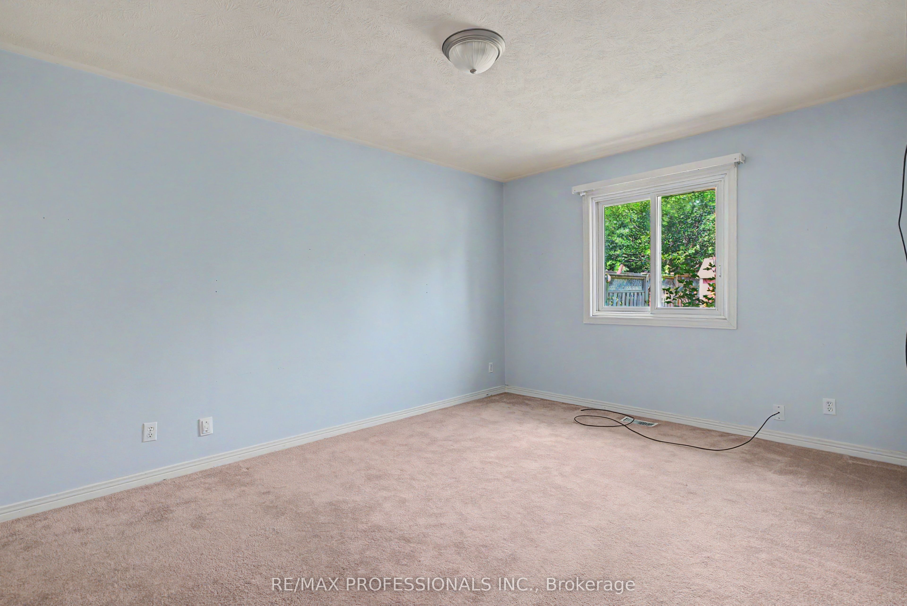576 Thorndale Drive Property Photo 16