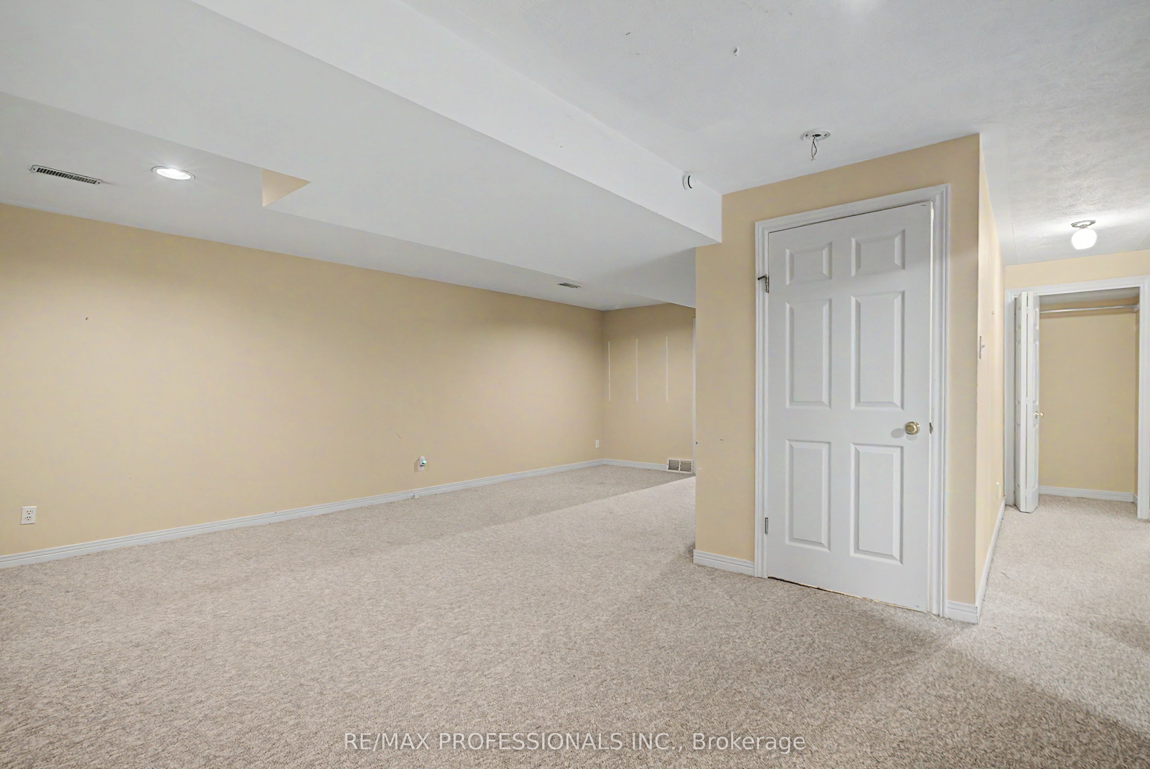 576 Thorndale Drive Property Photo 20