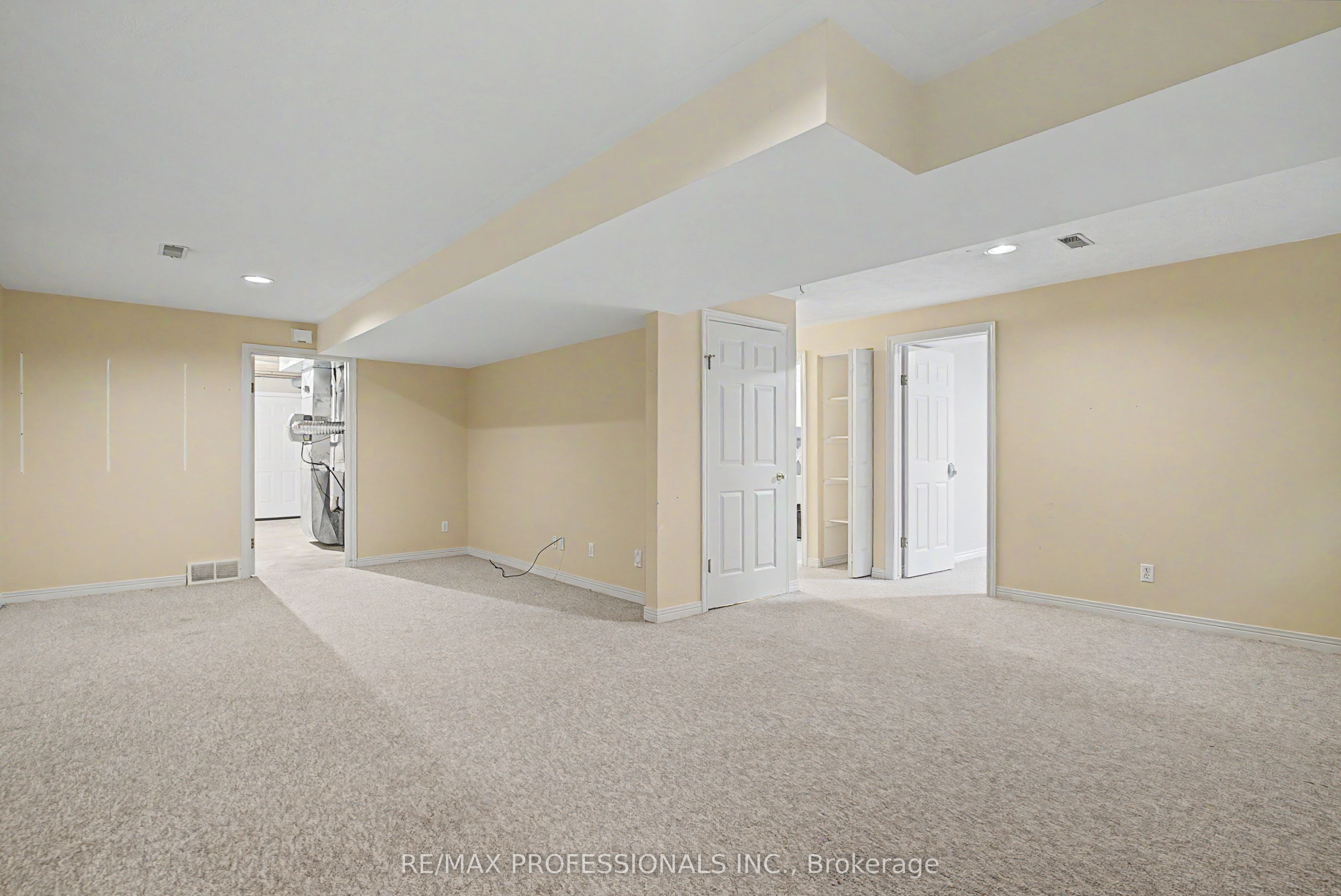 576 Thorndale Drive Property Photo 21