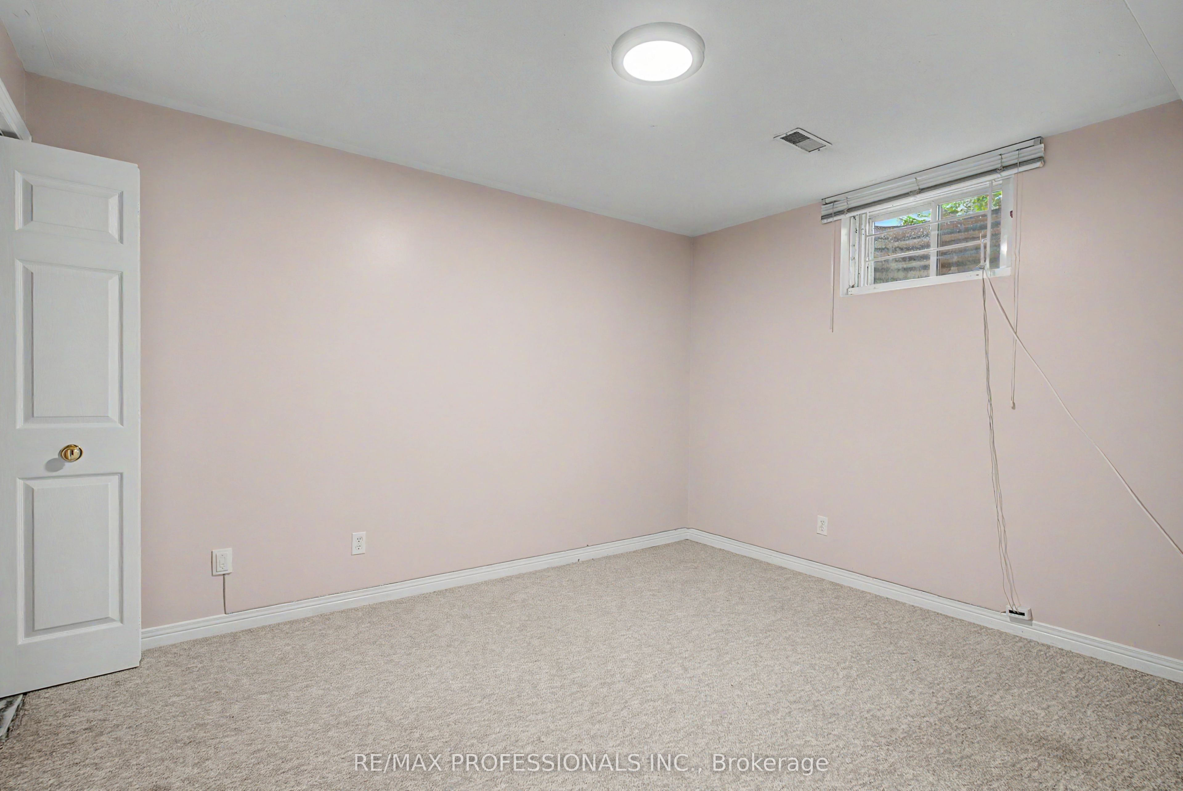 576 Thorndale Drive Property Photo 24