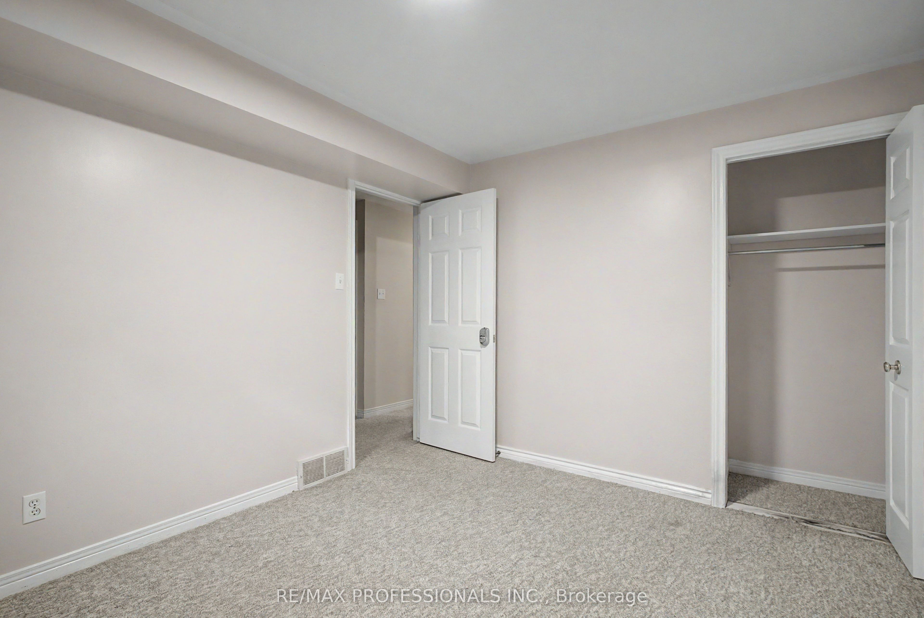 576 Thorndale Drive Property Photo 25