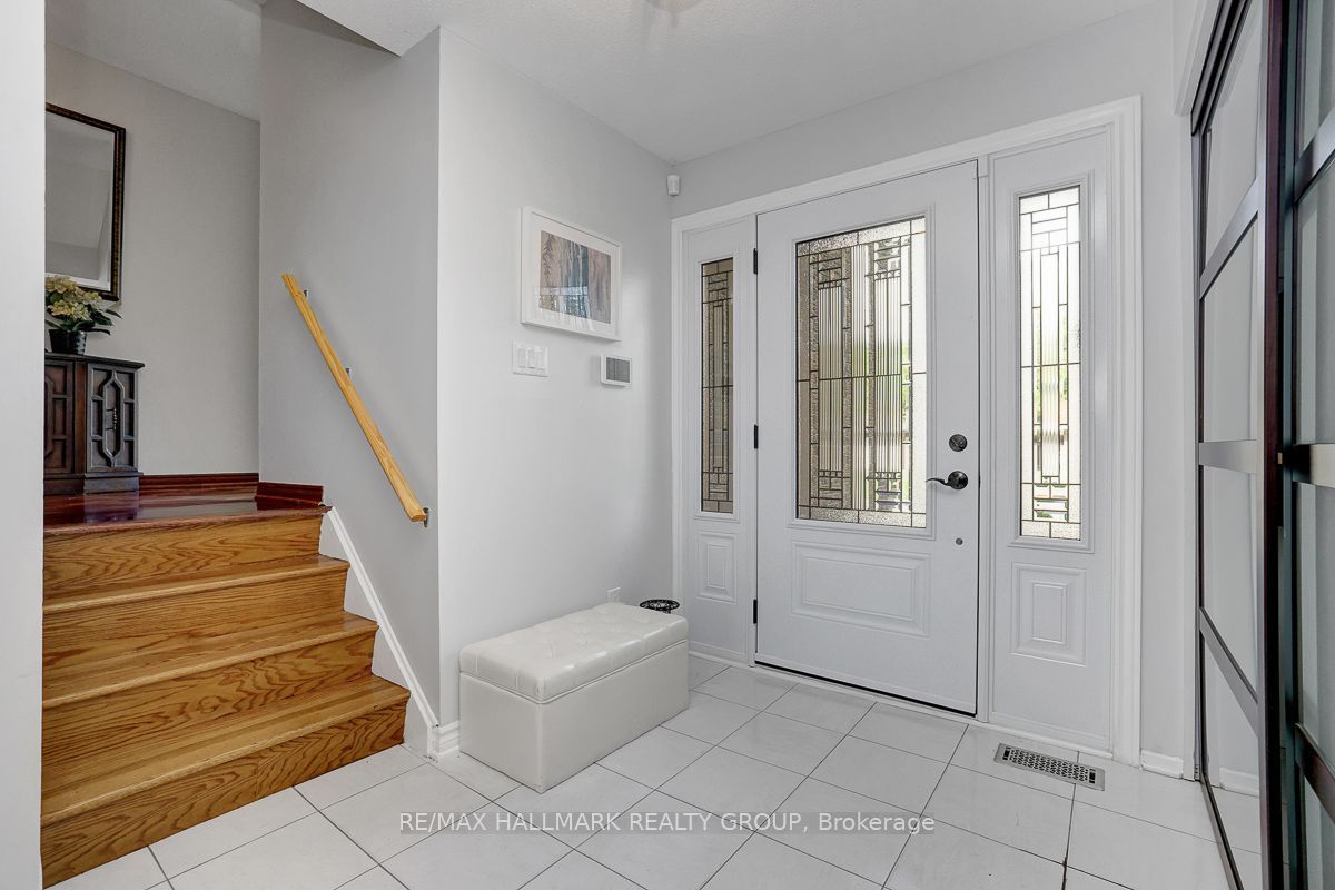 1950 Ludgate Crescent Property Photo 3